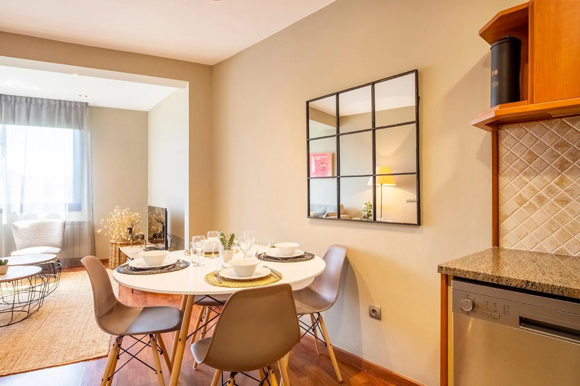 Dining area in UP ROOMS BANYOLES