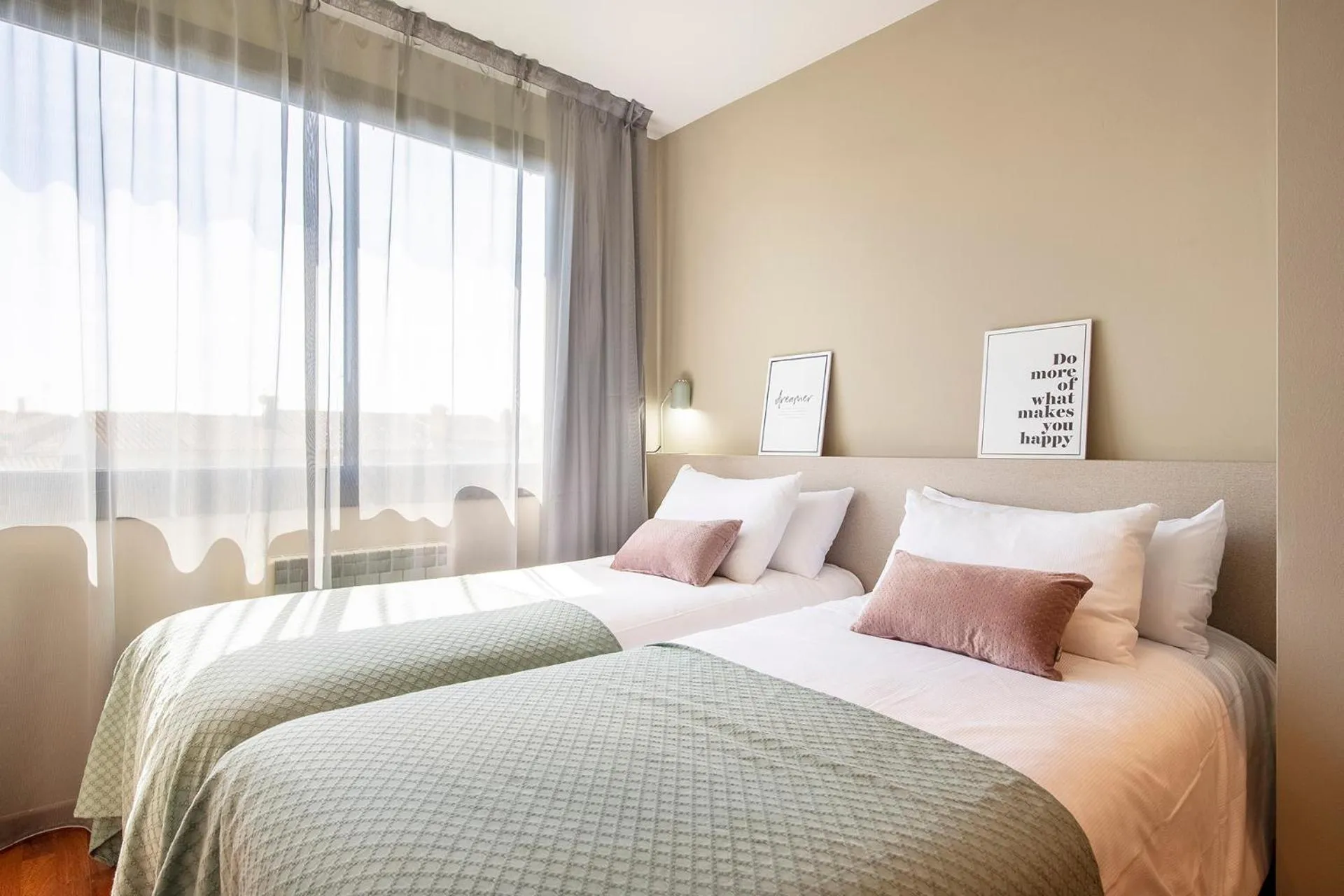 Photo of the whole room, Bed in UP ROOMS BANYOLES