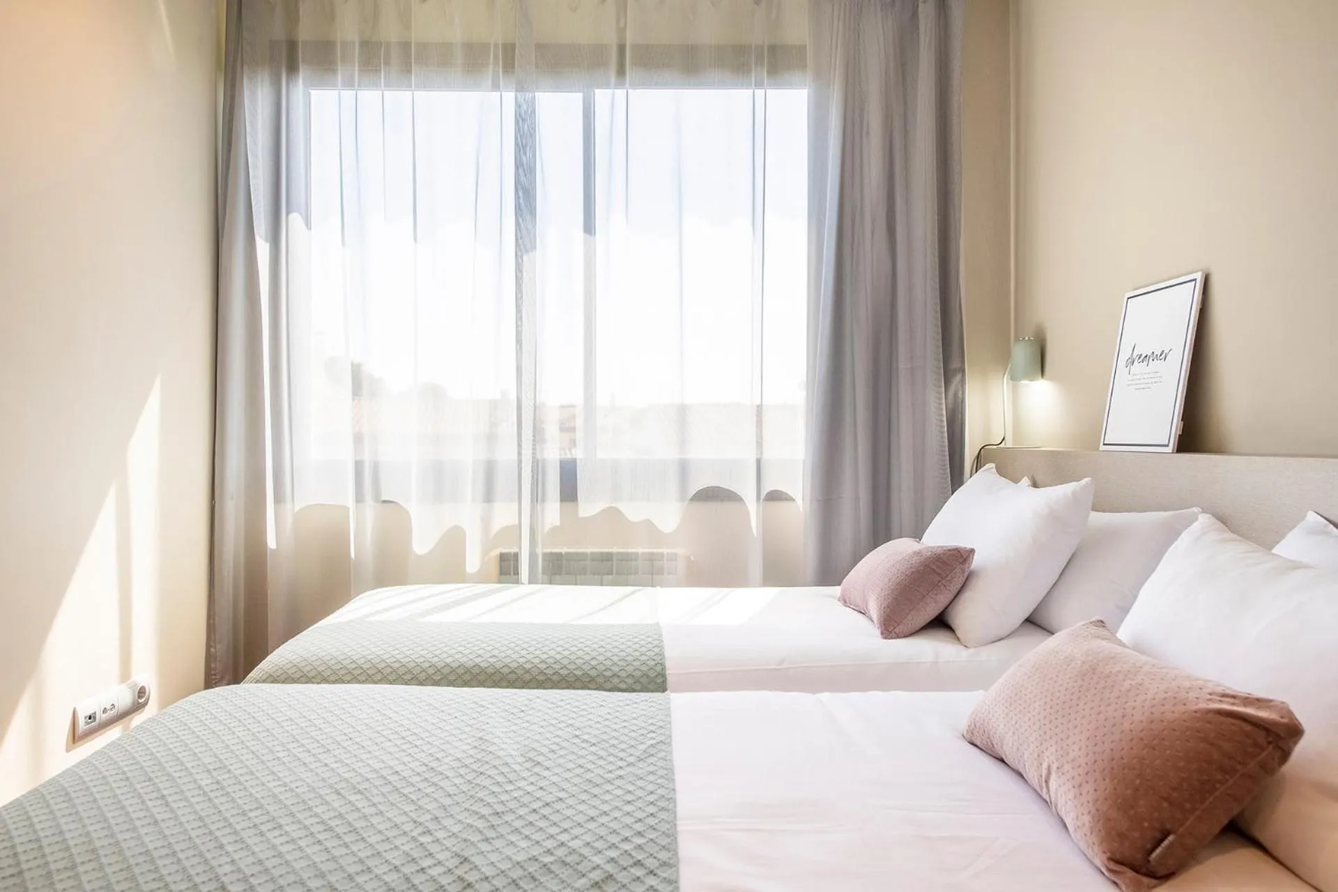 Photo of the whole room, Bed in UP ROOMS BANYOLES