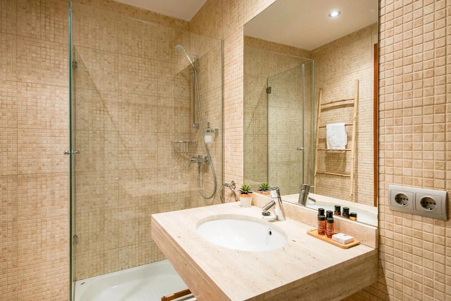Bathroom in UP ROOMS BANYOLES