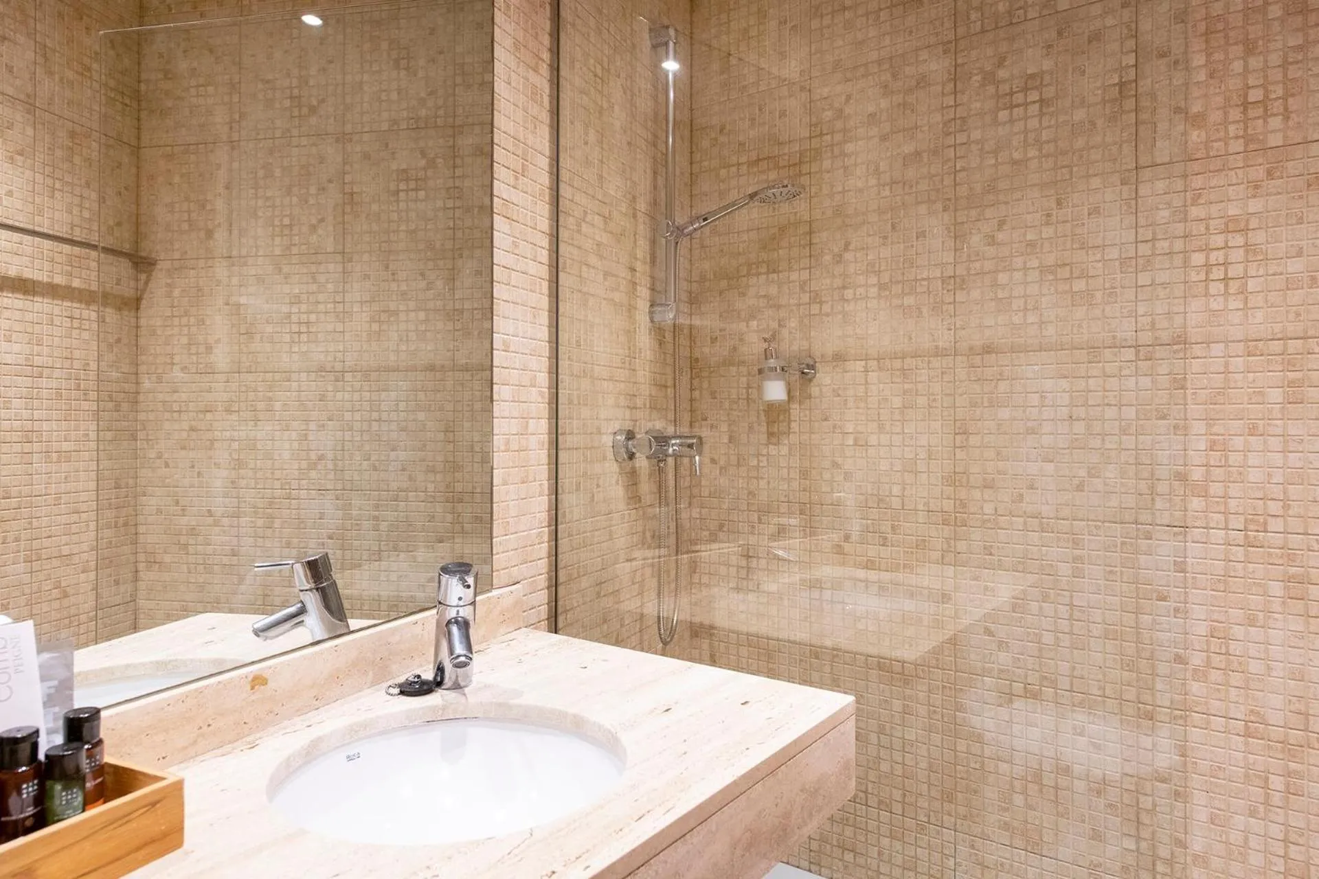 Shower in UP ROOMS BANYOLES