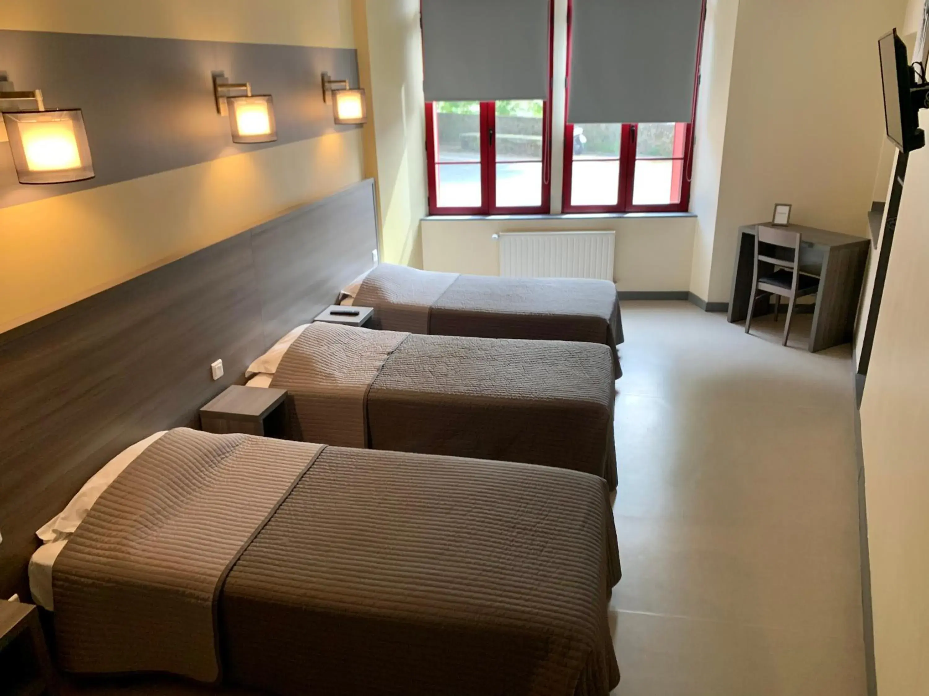 Family Room with Shower in La Boule d'or Family Room with Shower in La Boule d'or