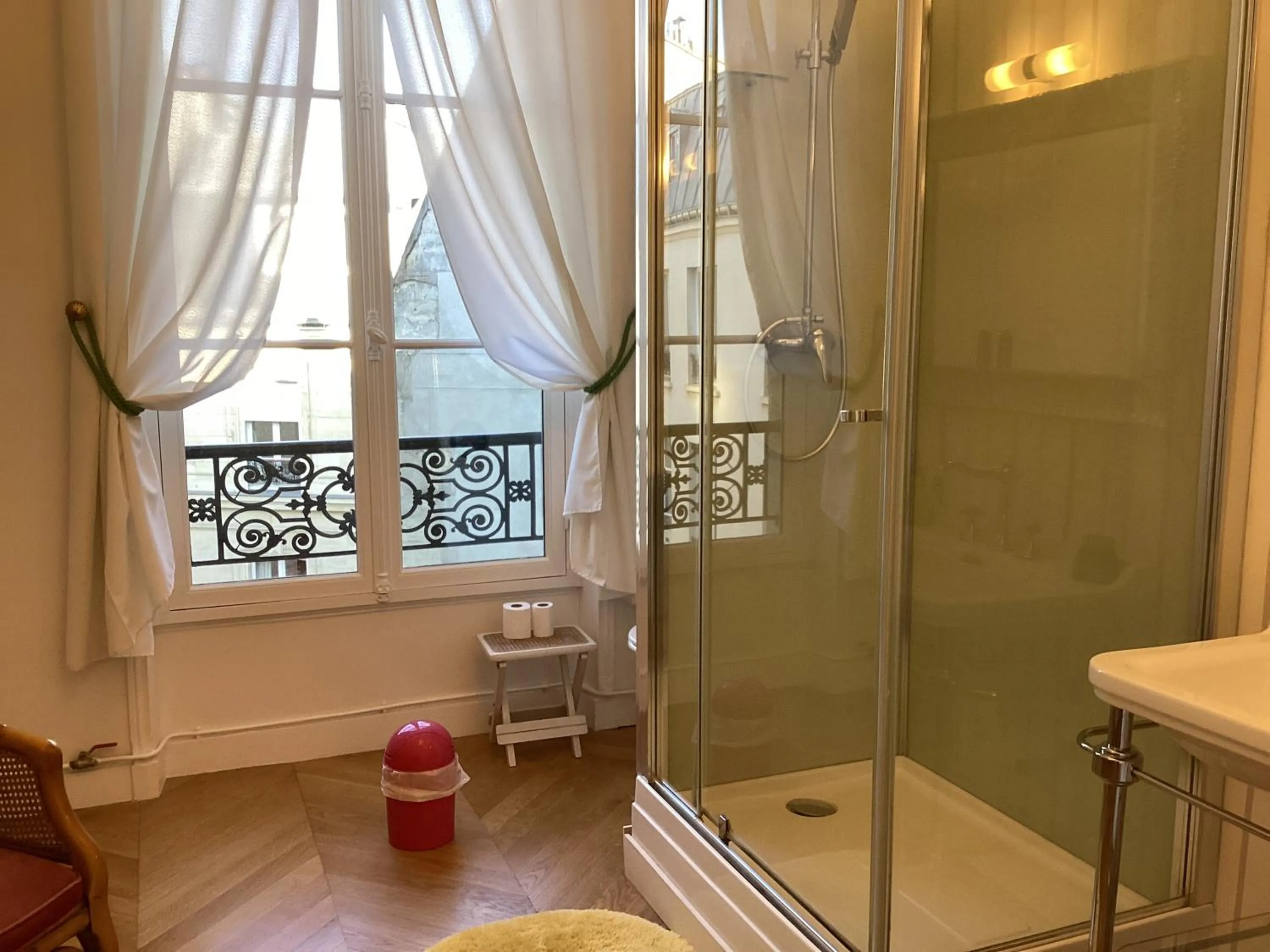 BED and BREAKFAST PARIS QUARTIER CHAMPS-ÉLYSÉES