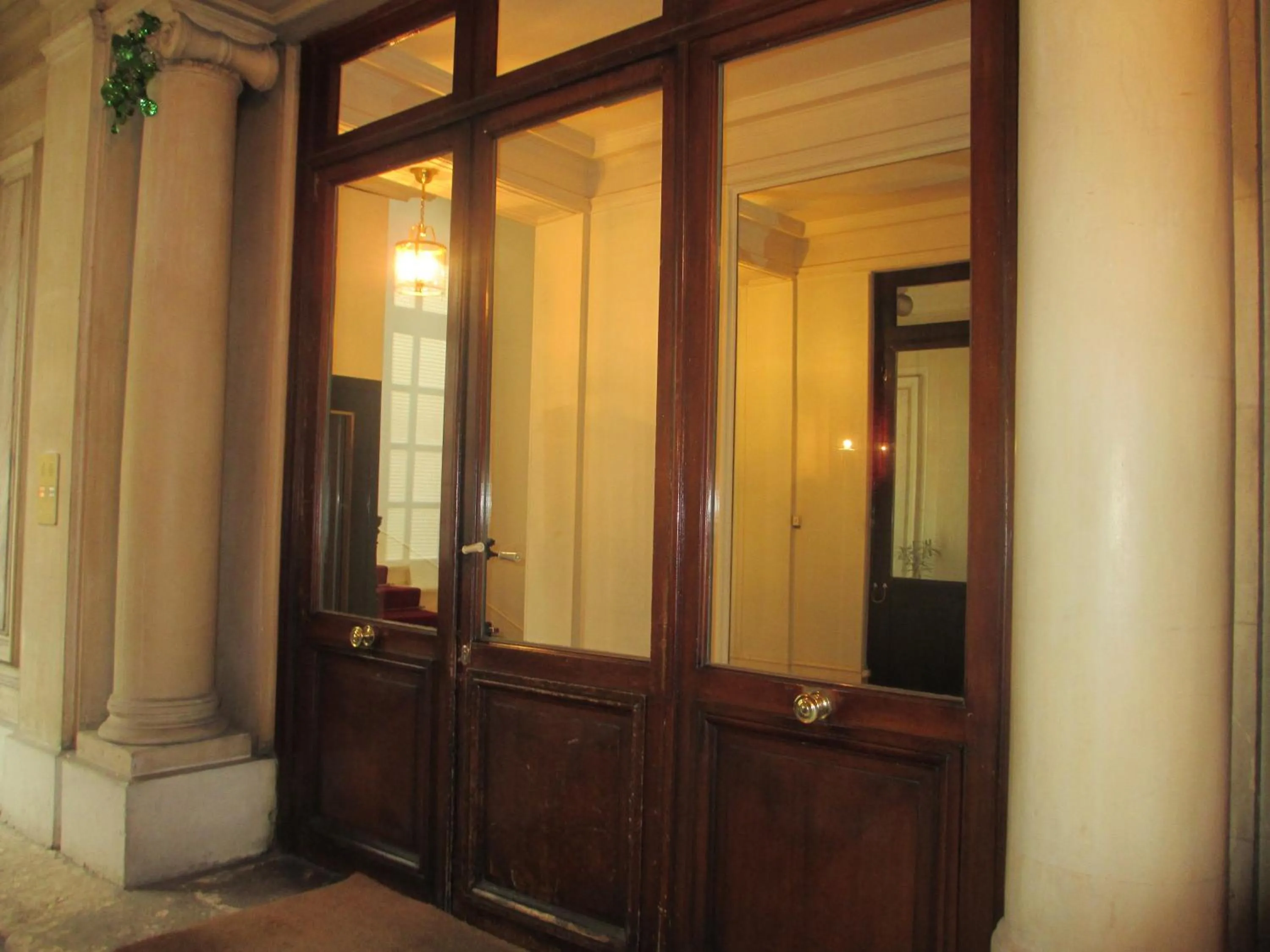 Facade/entrance in BED and BREAKFAST PARIS QUARTIER CHAMPS-ÉLYSÉES