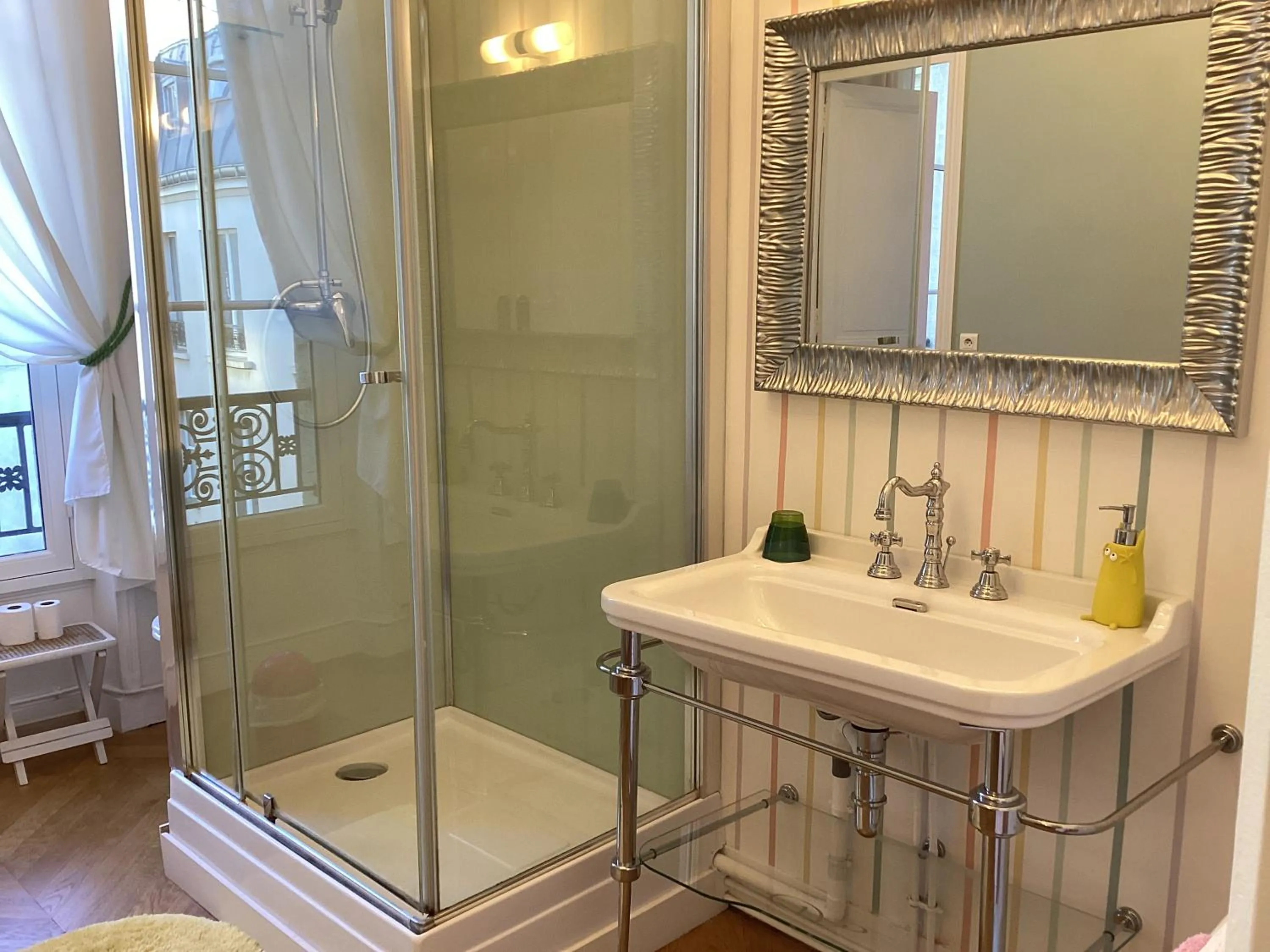 BED and BREAKFAST PARIS QUARTIER CHAMPS-ÉLYSÉES