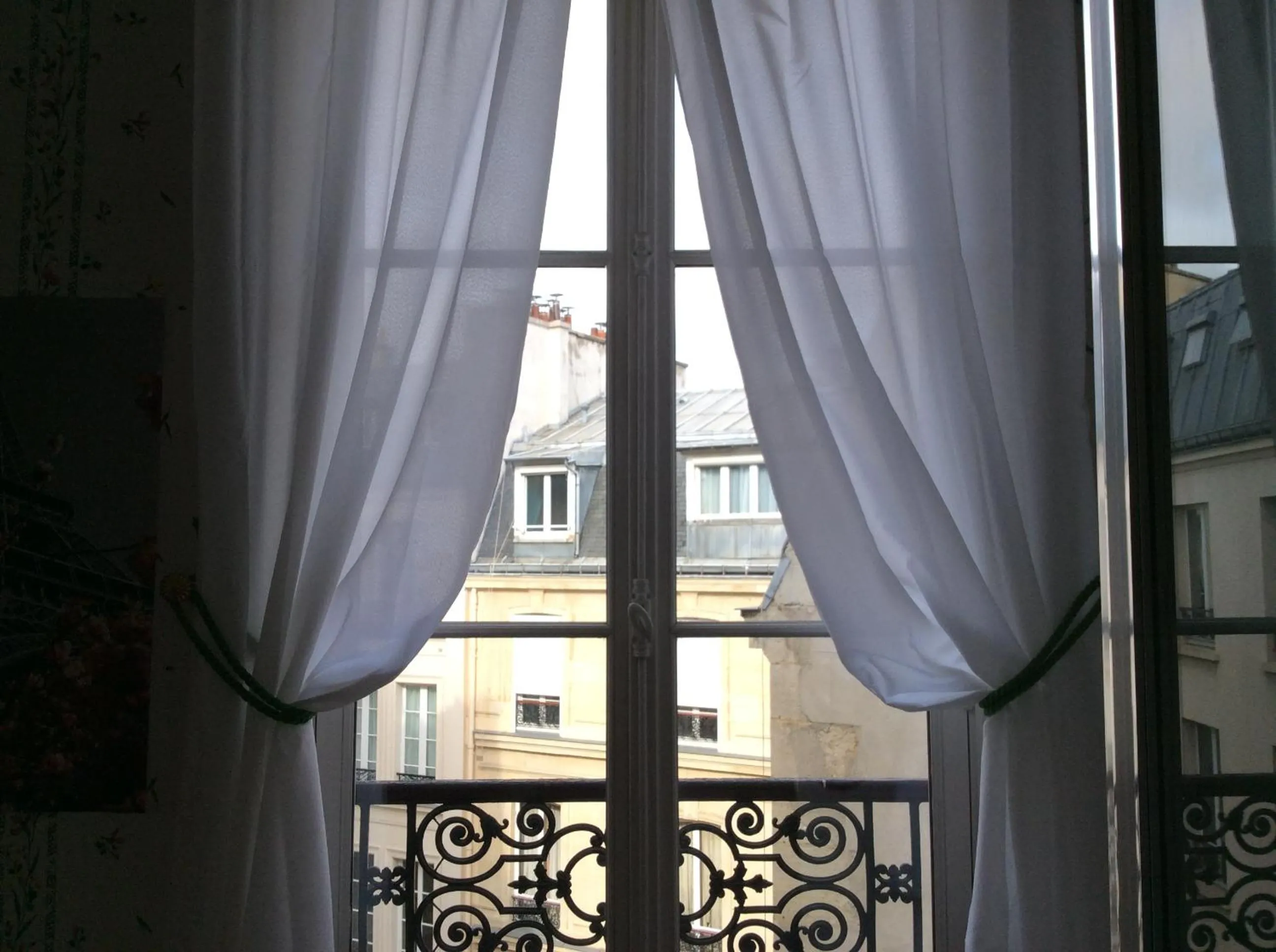 Bedroom in BED and BREAKFAST PARIS QUARTIER CHAMPS-ÉLYSÉES