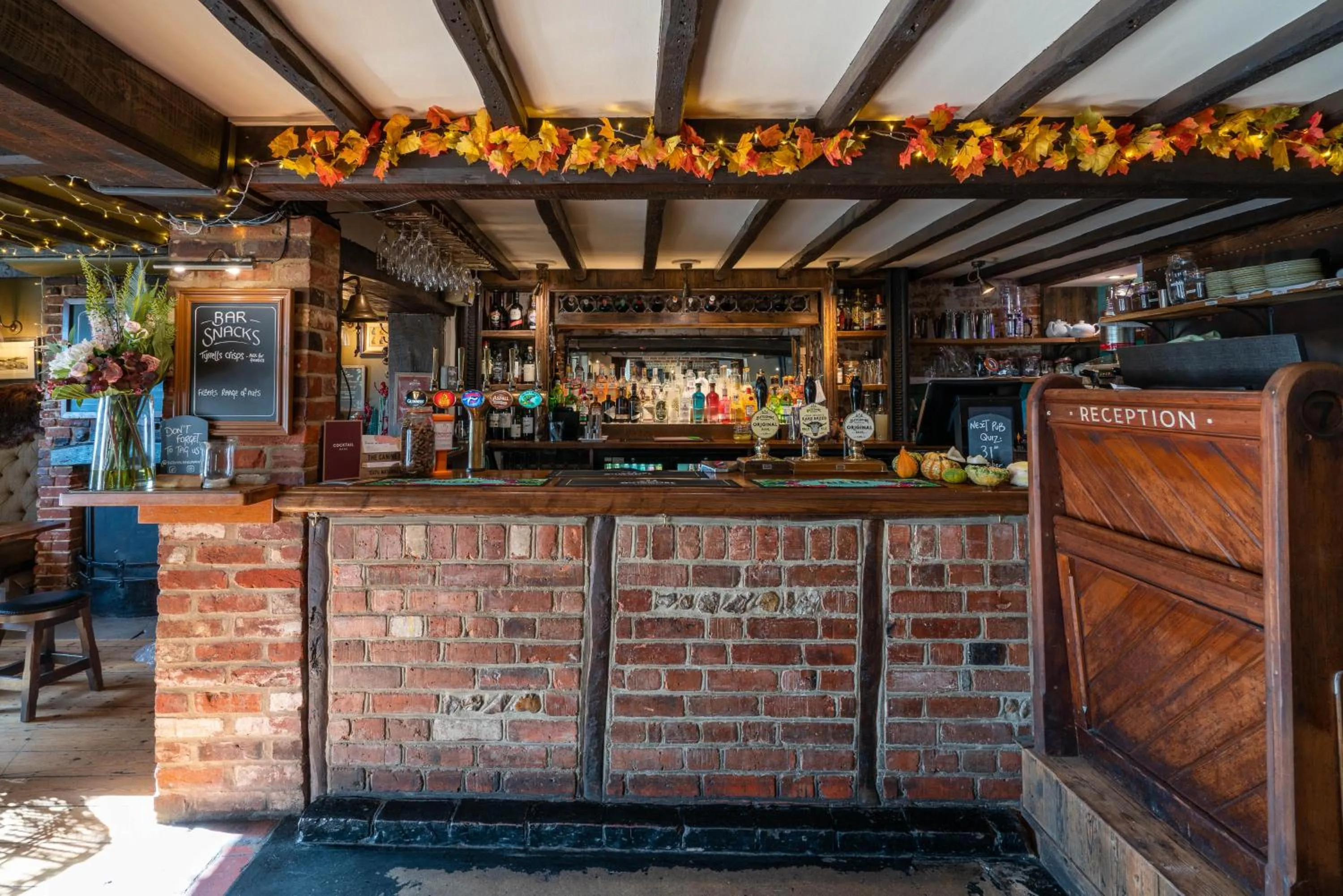 Lounge or bar in The Royal Oak Inn