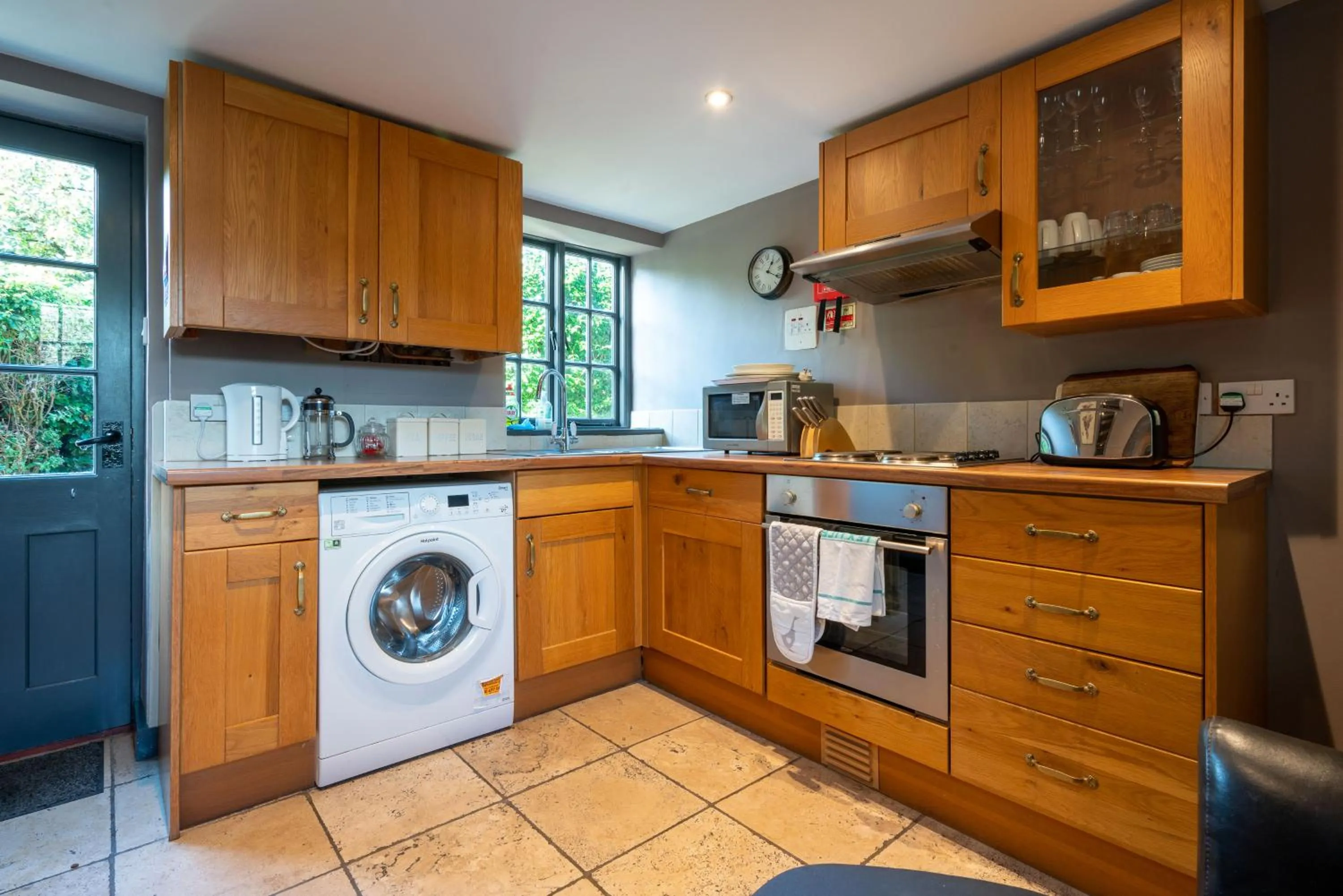 Kitchen or kitchenette in The Royal Oak Inn