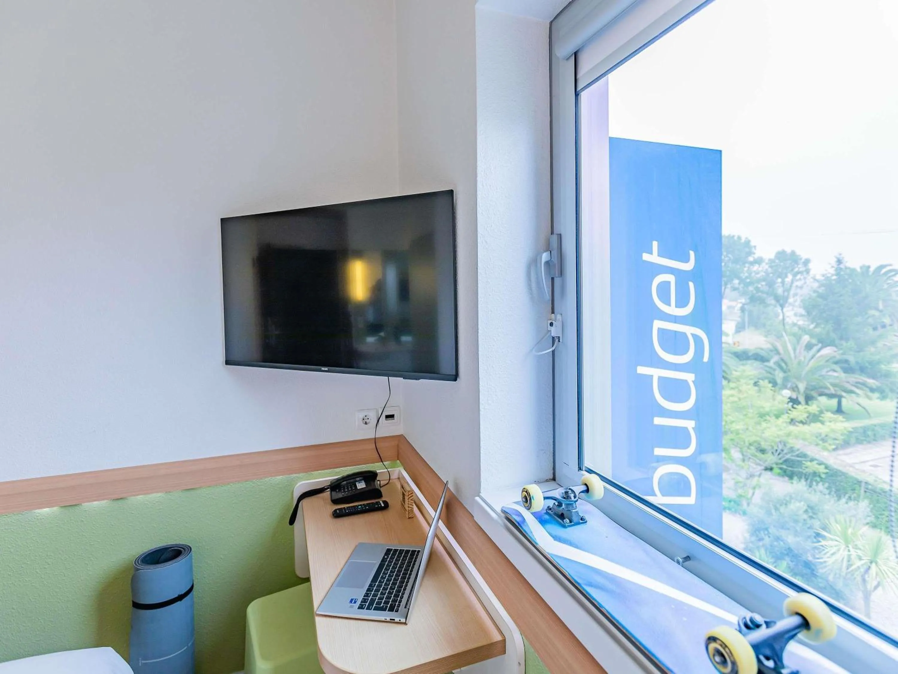 Bedroom in Hotel ibis Budget Porto Gaia