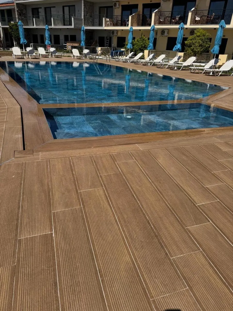 Pool view in Azzurro