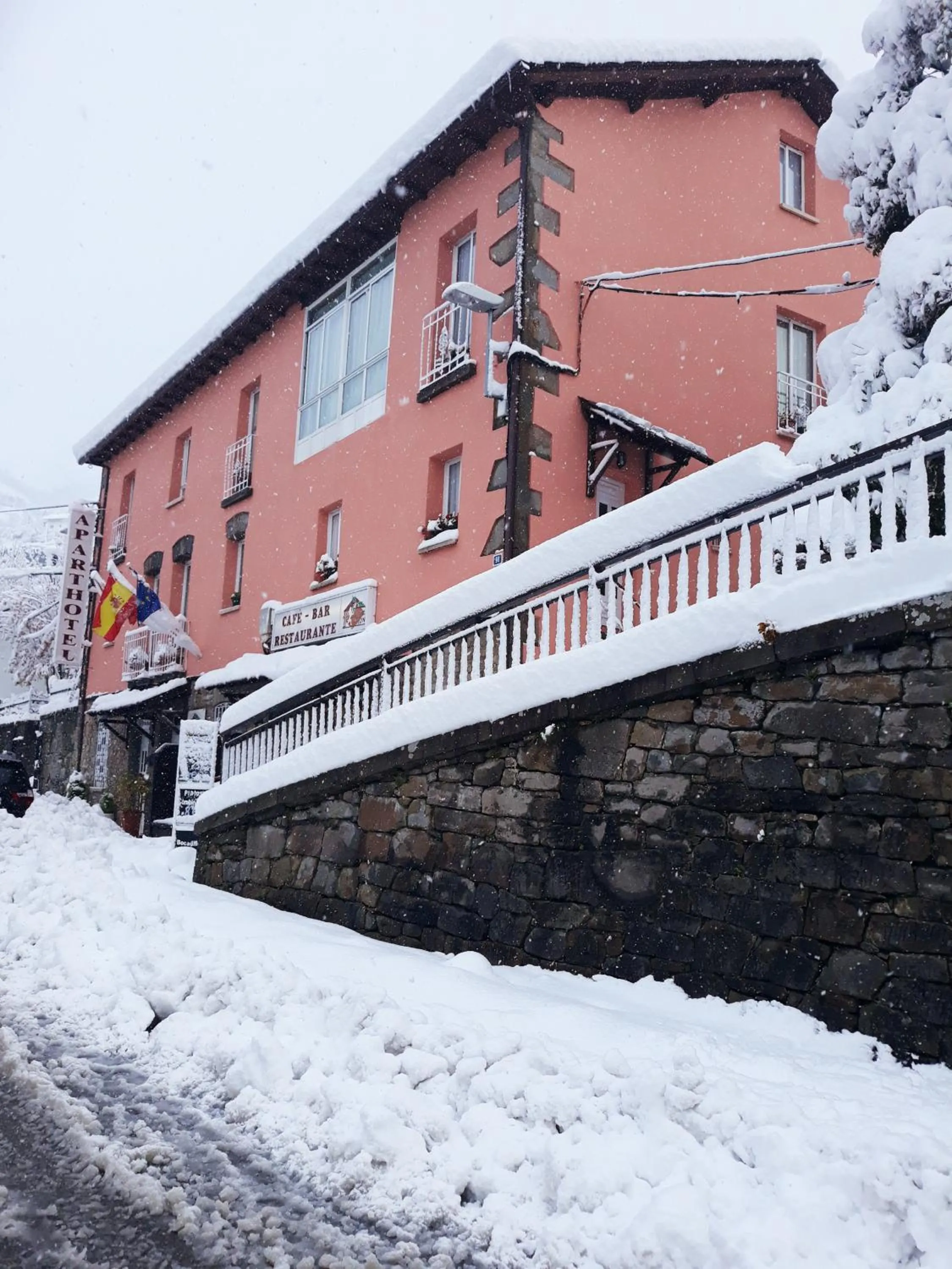 Property building in Apartahotel portal de leon