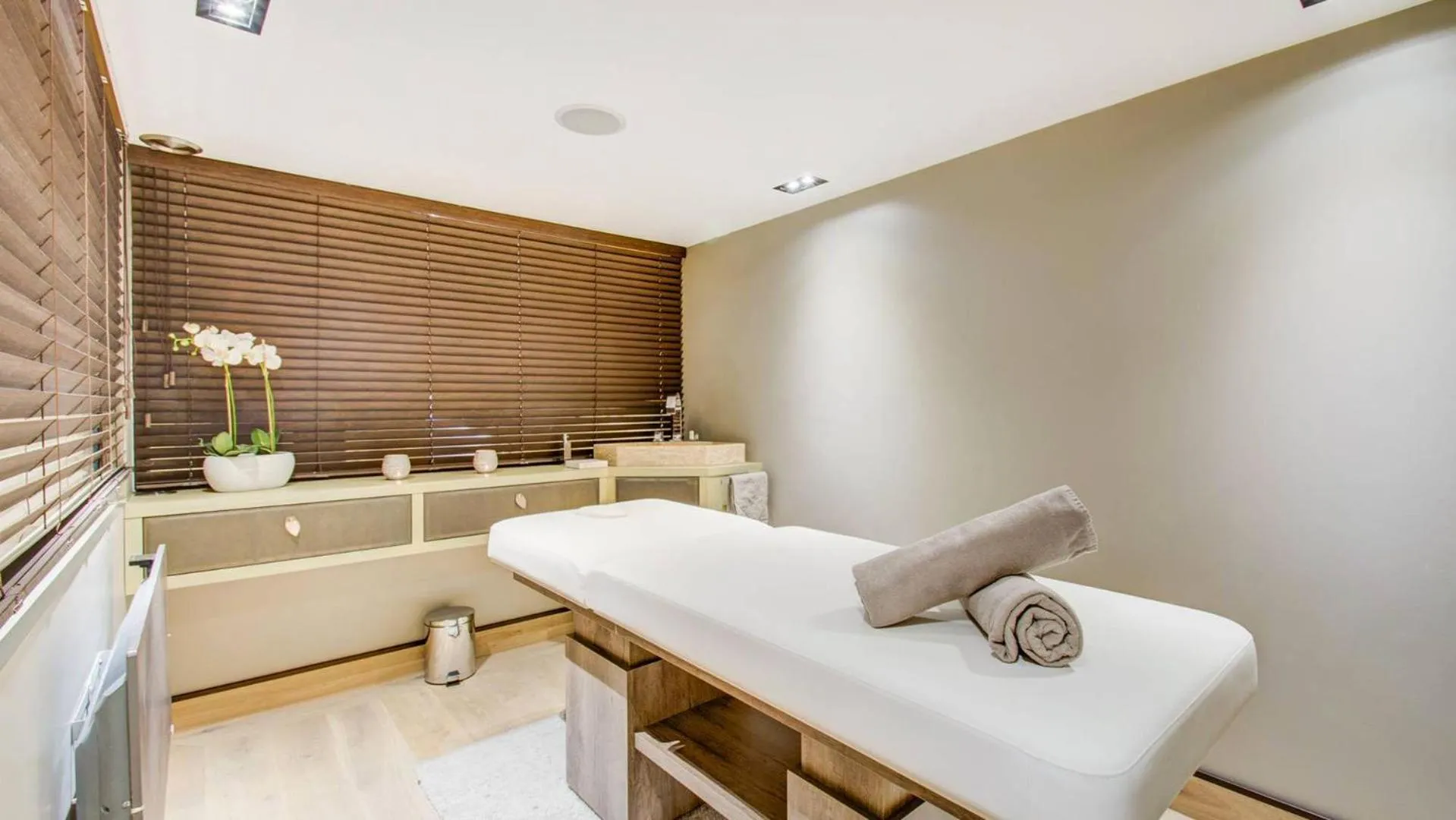 Spa and wellness centre/facilities in The Royal Mezbon Hotel & SPA