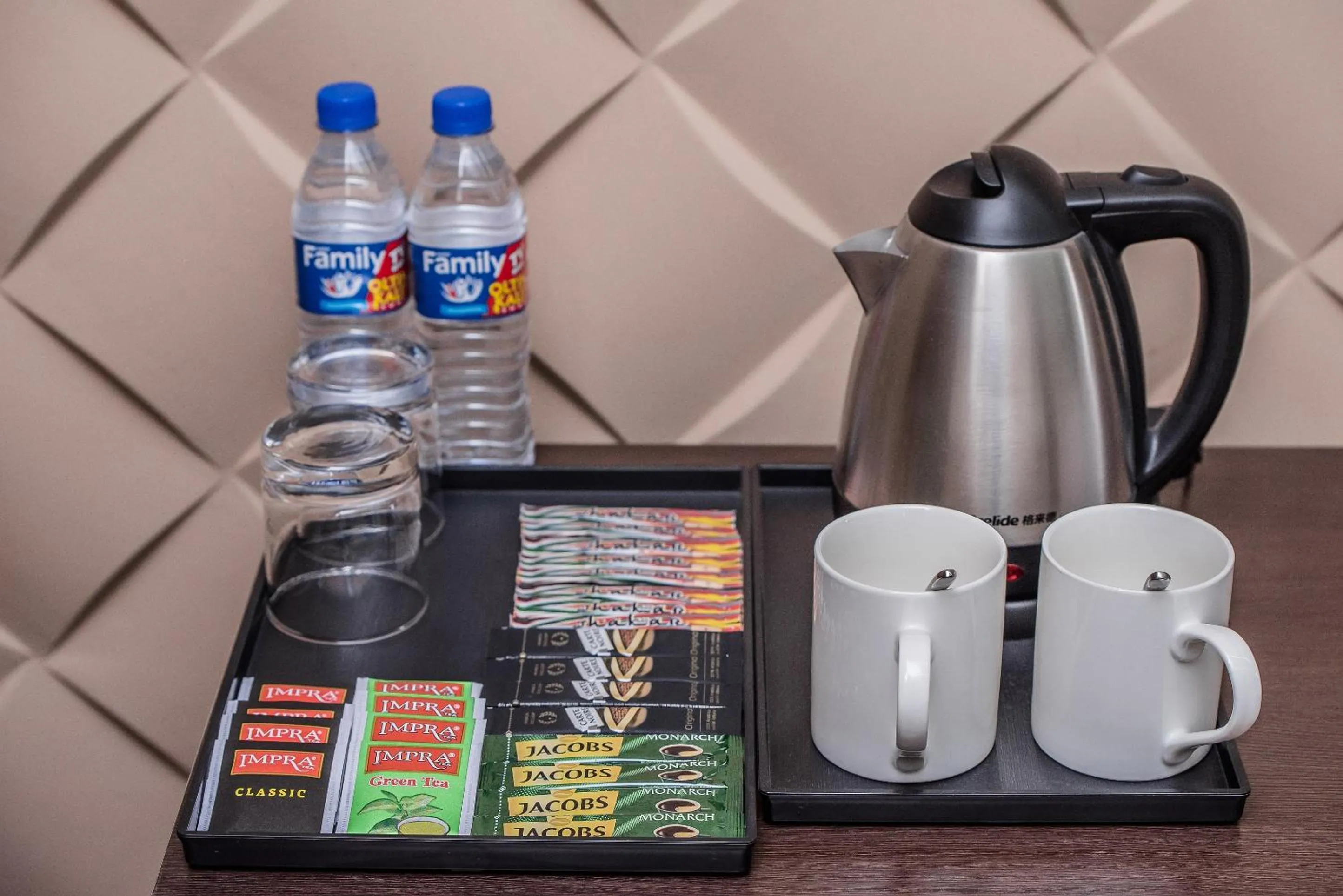 Coffee/tea facilities in The Royal Mezbon Hotel & SPA