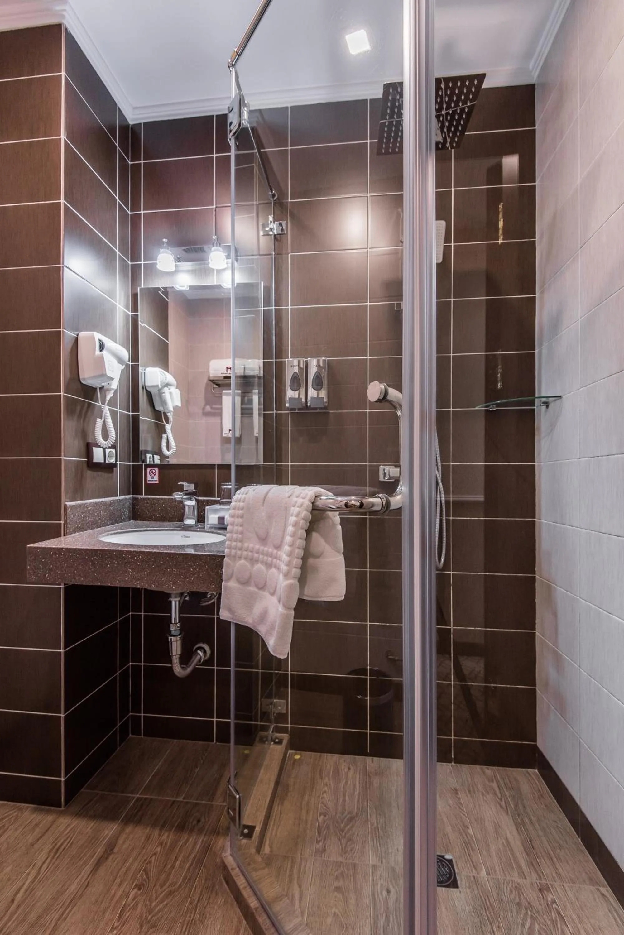 Shower in The Royal Mezbon Hotel & SPA