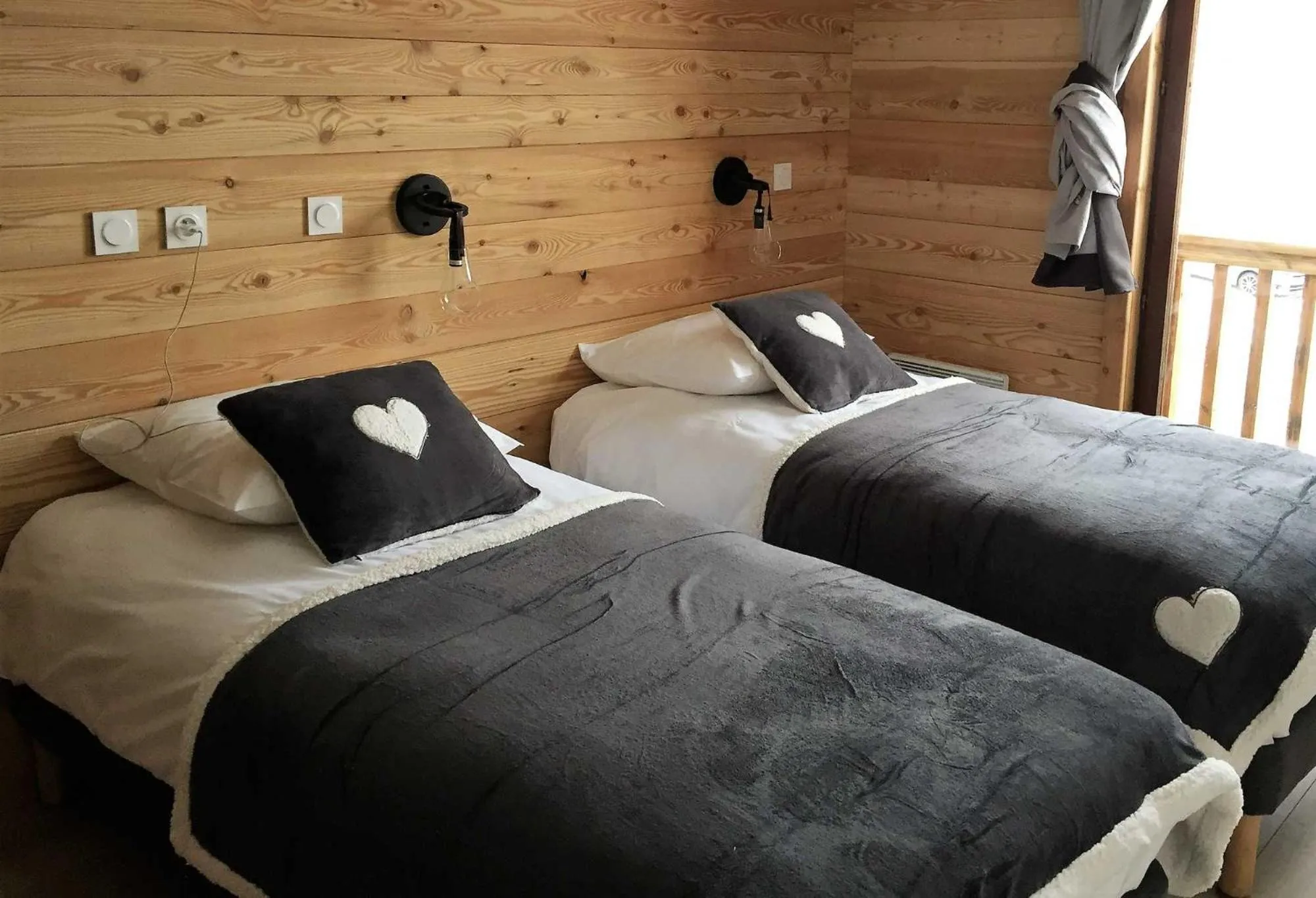 Bed in Hôtel L'Echaillon