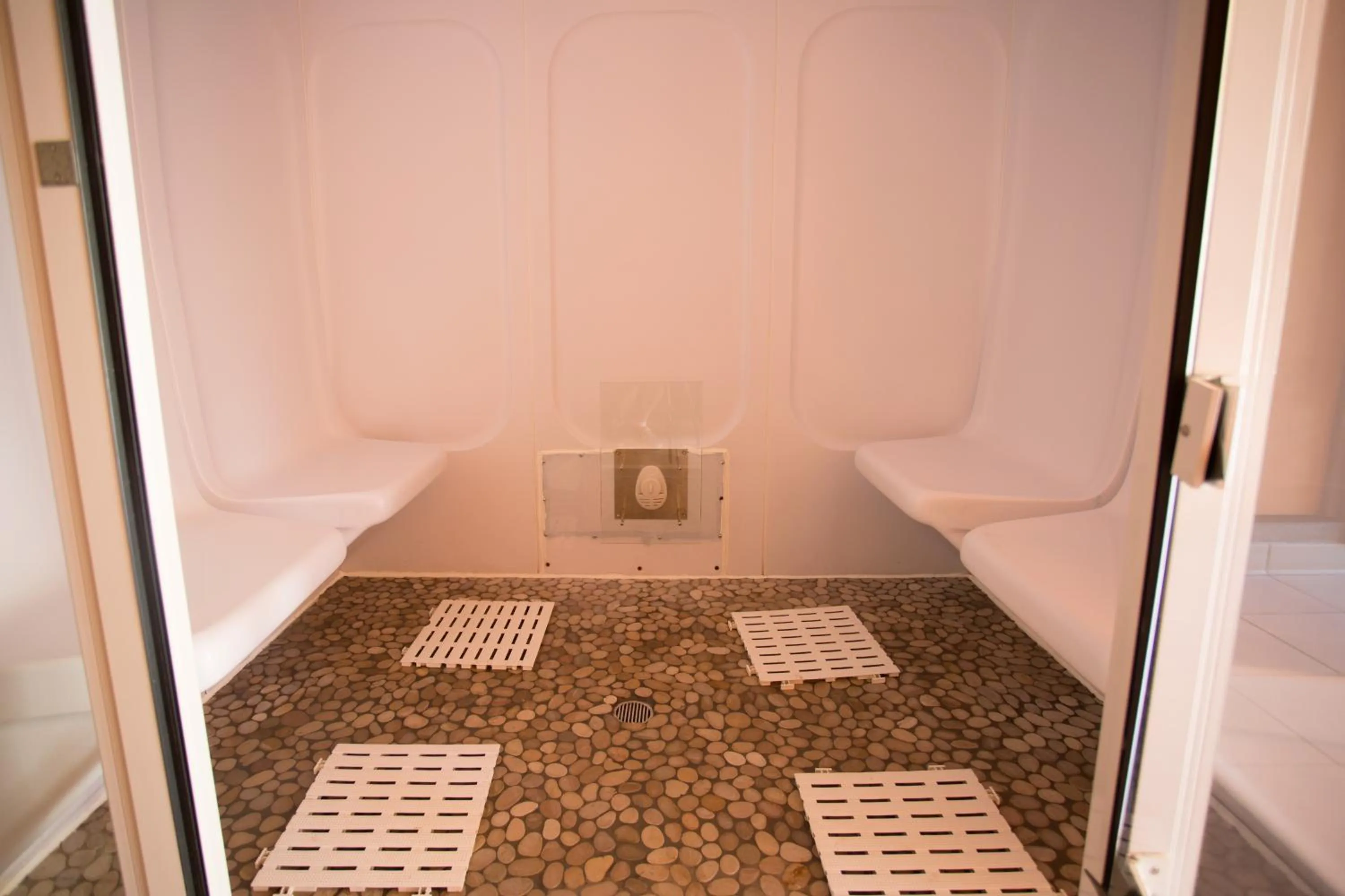 Spa and wellness centre/facilities, Bed in Hôtel L'Echaillon