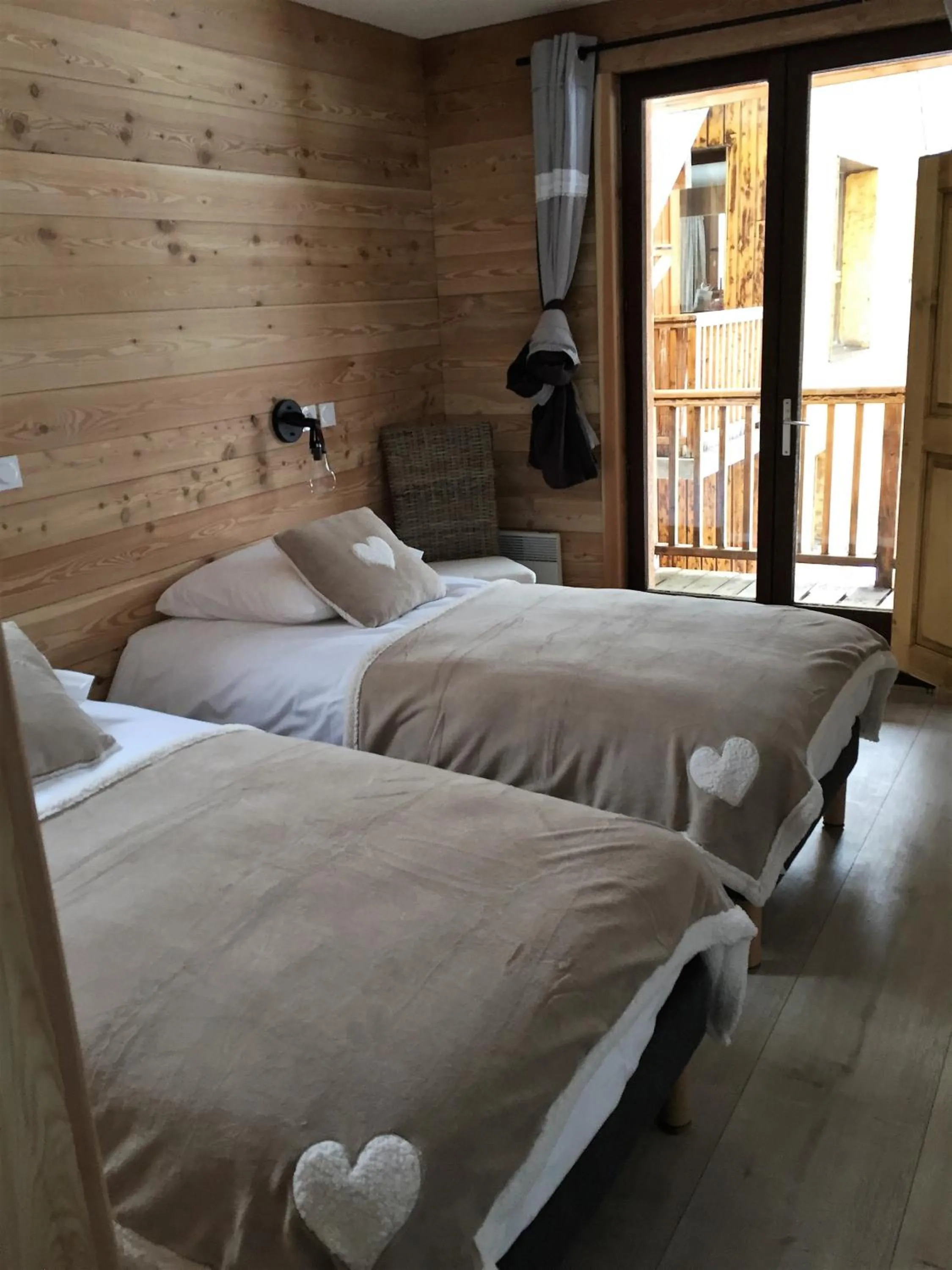 Bed in Hôtel L'Echaillon