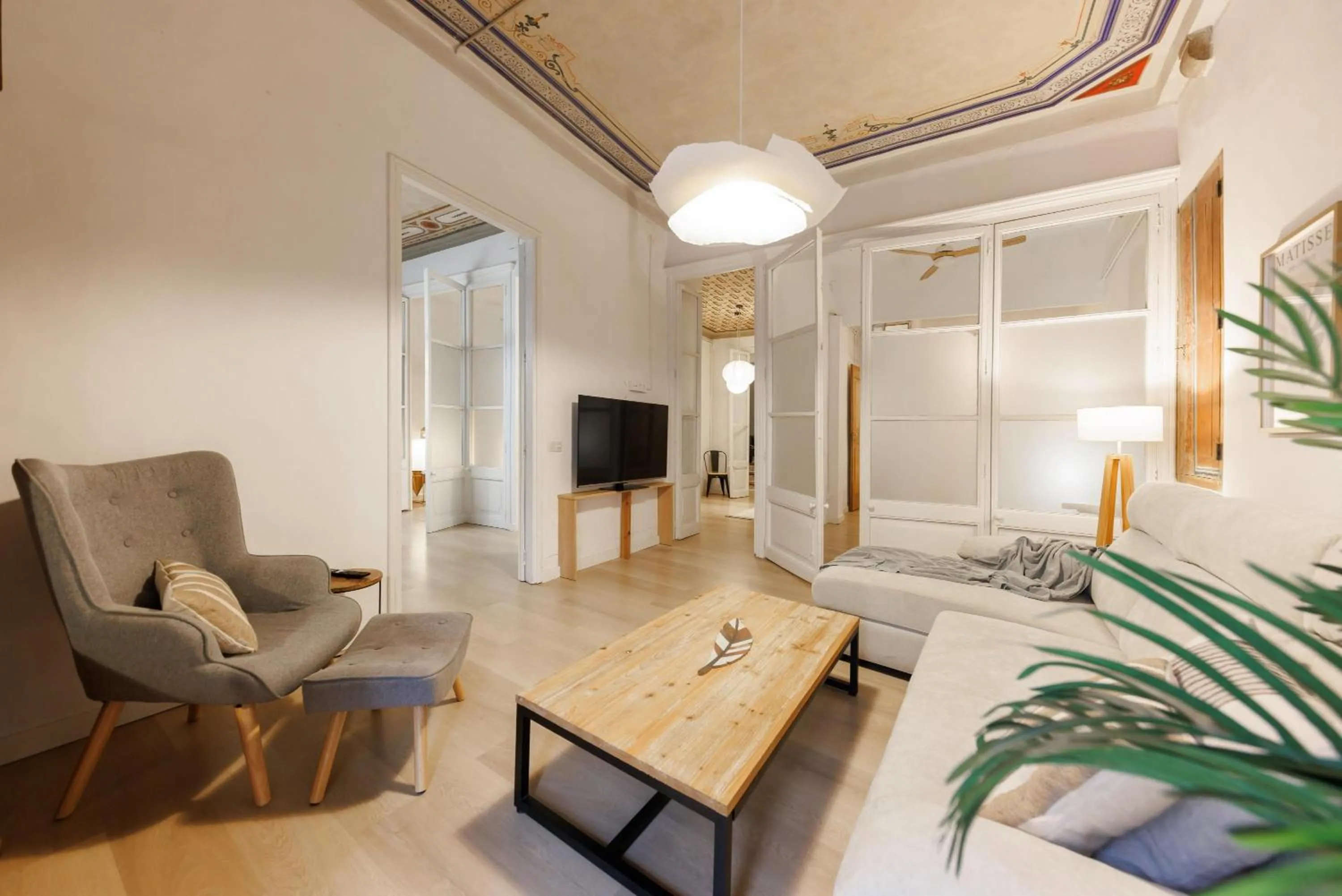 Living room in Bravissimo Plaça del Vi, Authentic Historic Apartment