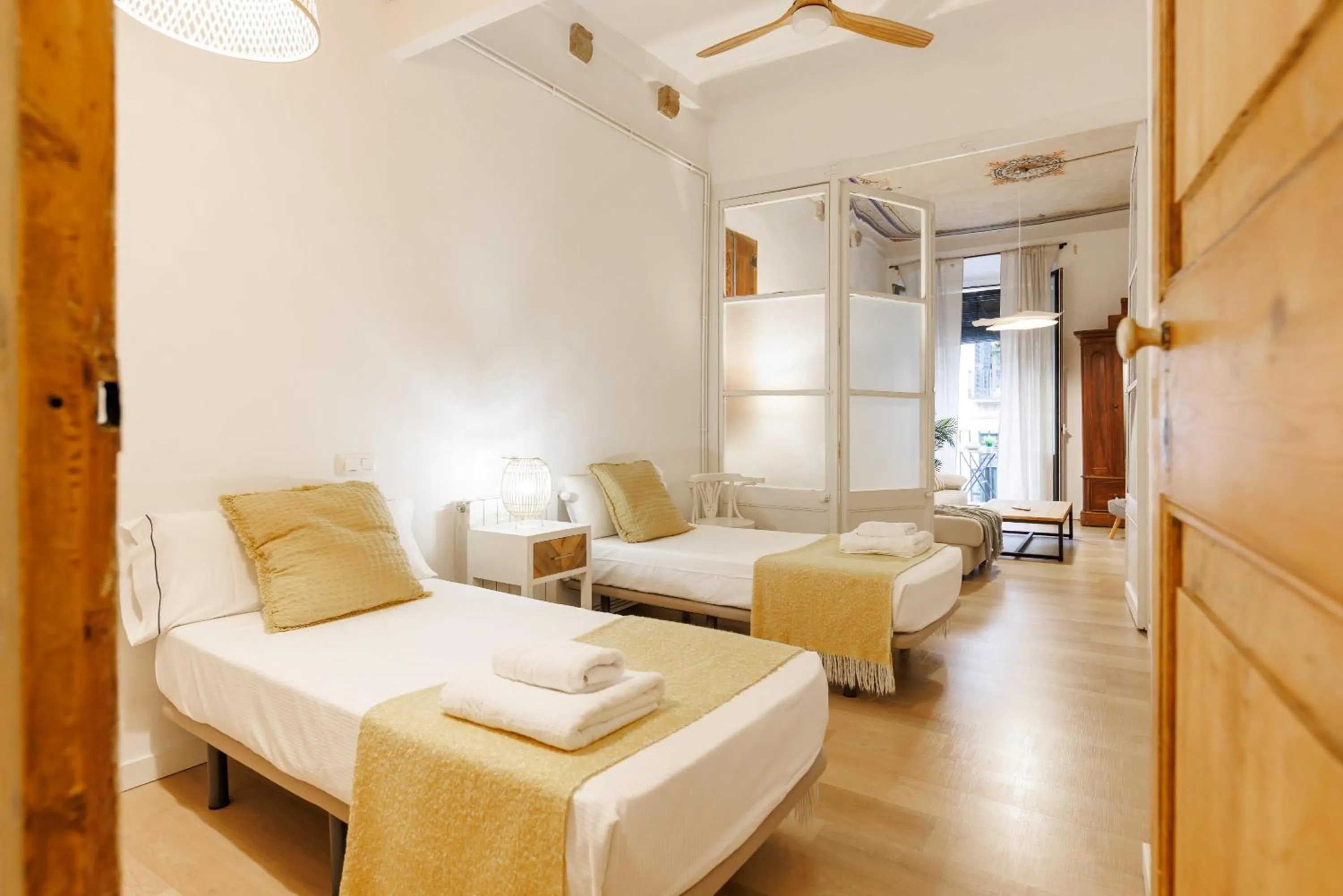 Bed in Bravissimo Plaça del Vi, Authentic Historic Apartment