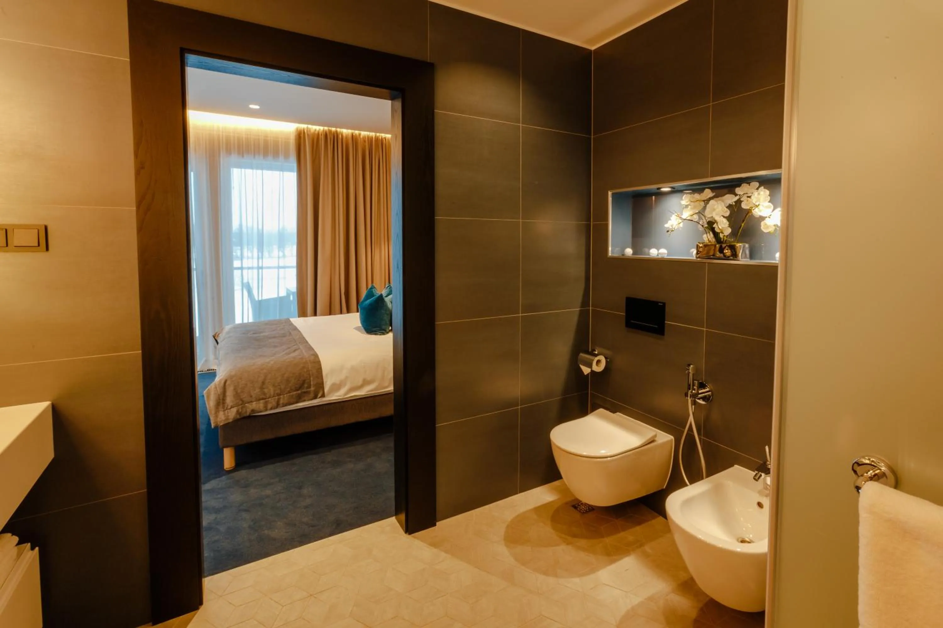 Shower, Bed in Jurmala Golf Club&Hotel