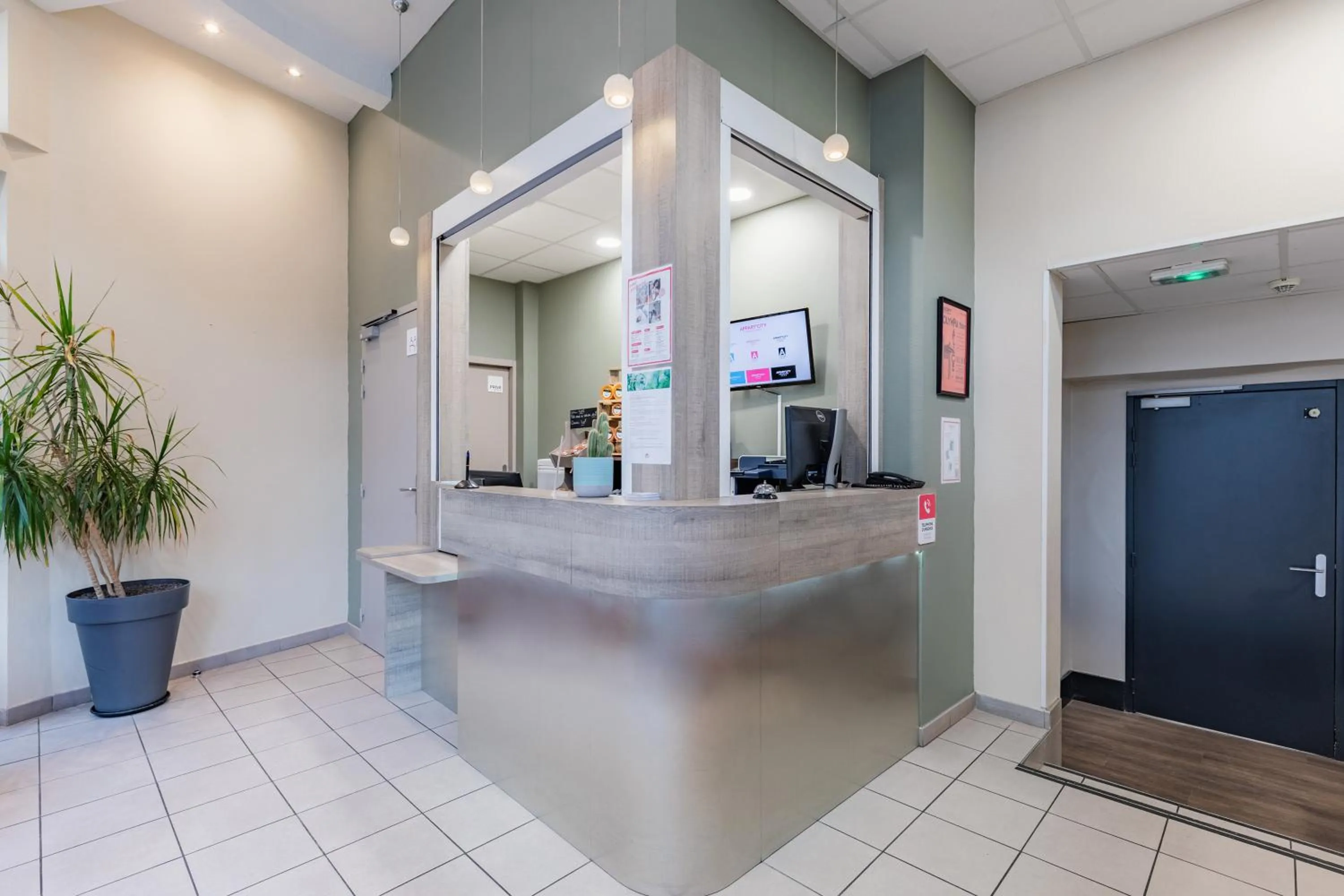 Lobby or reception in Appart'City Confort Niort Centre