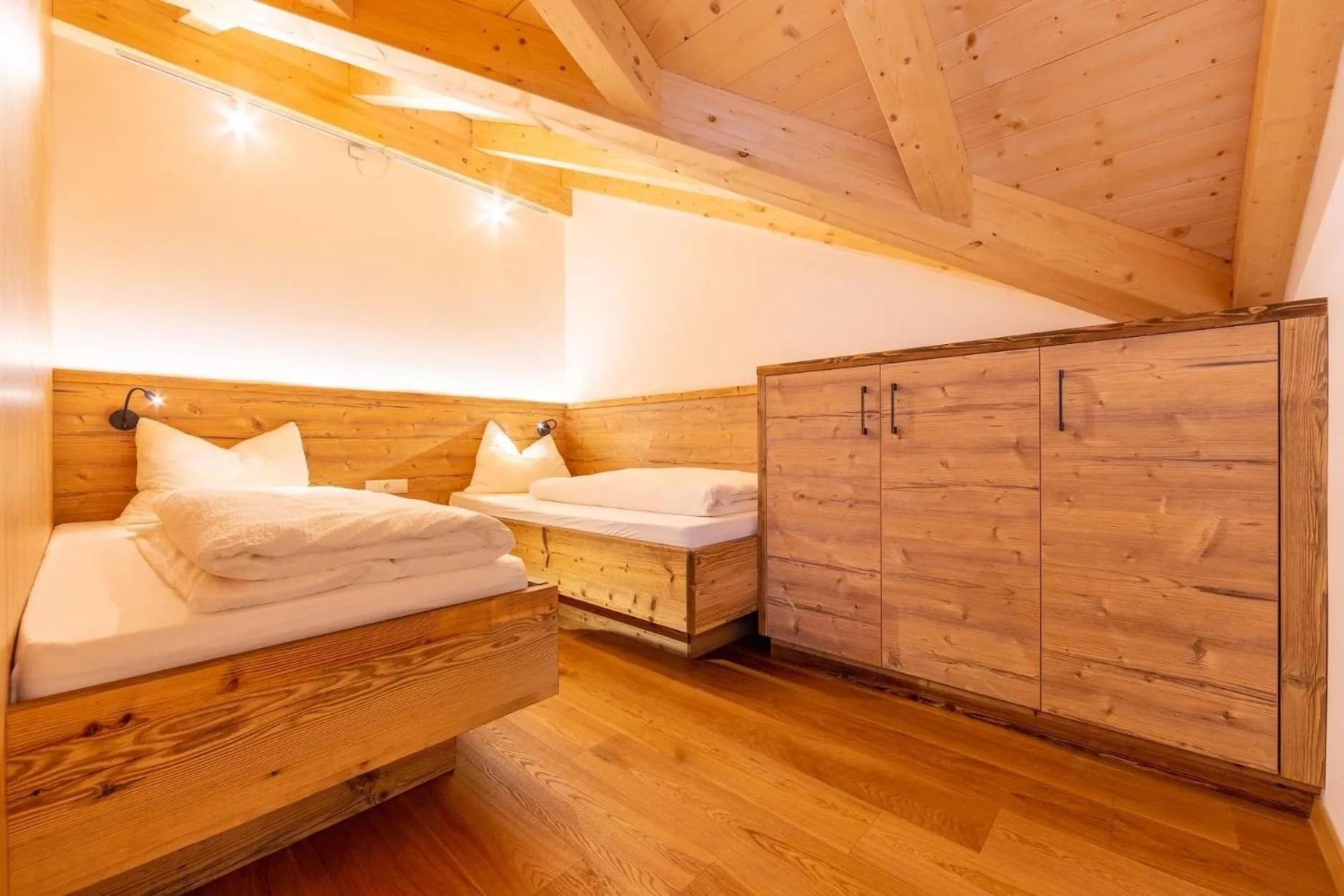 Photo of the whole room, Bed in Reidenhof