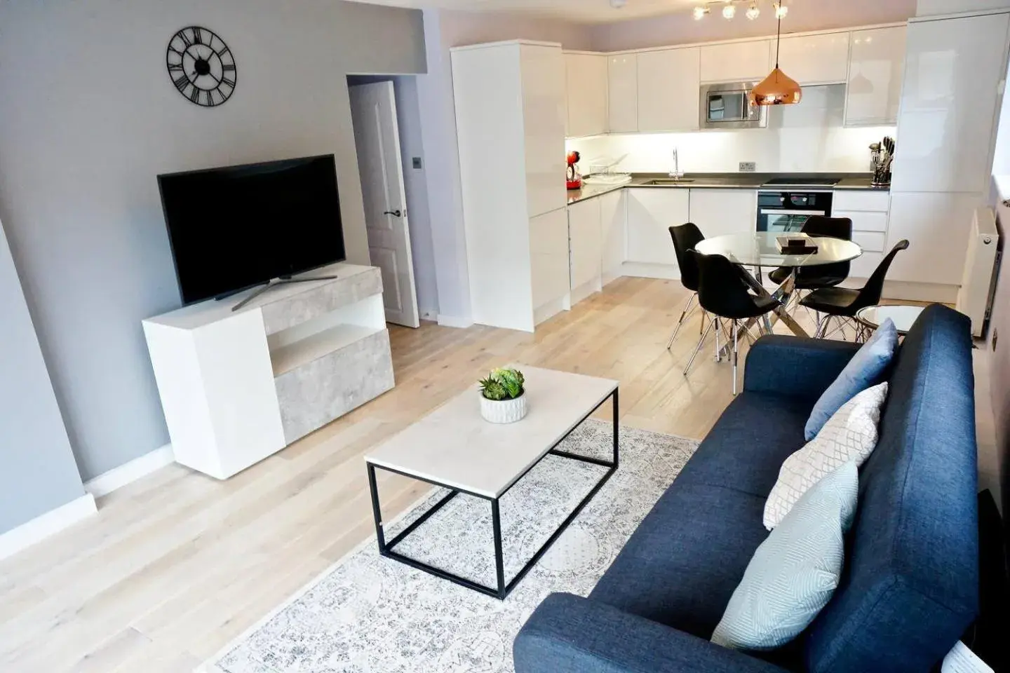 2BR/2Bath Luxury Modern Flat in the City London 2BR/2Bath Luxury Modern Flat in the City London