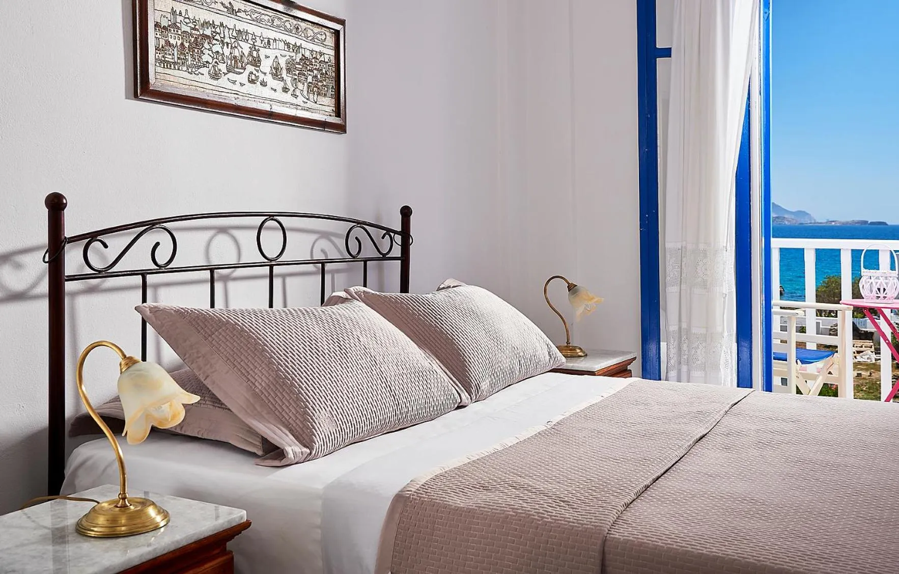 Bed in Elia Studios Pollonia