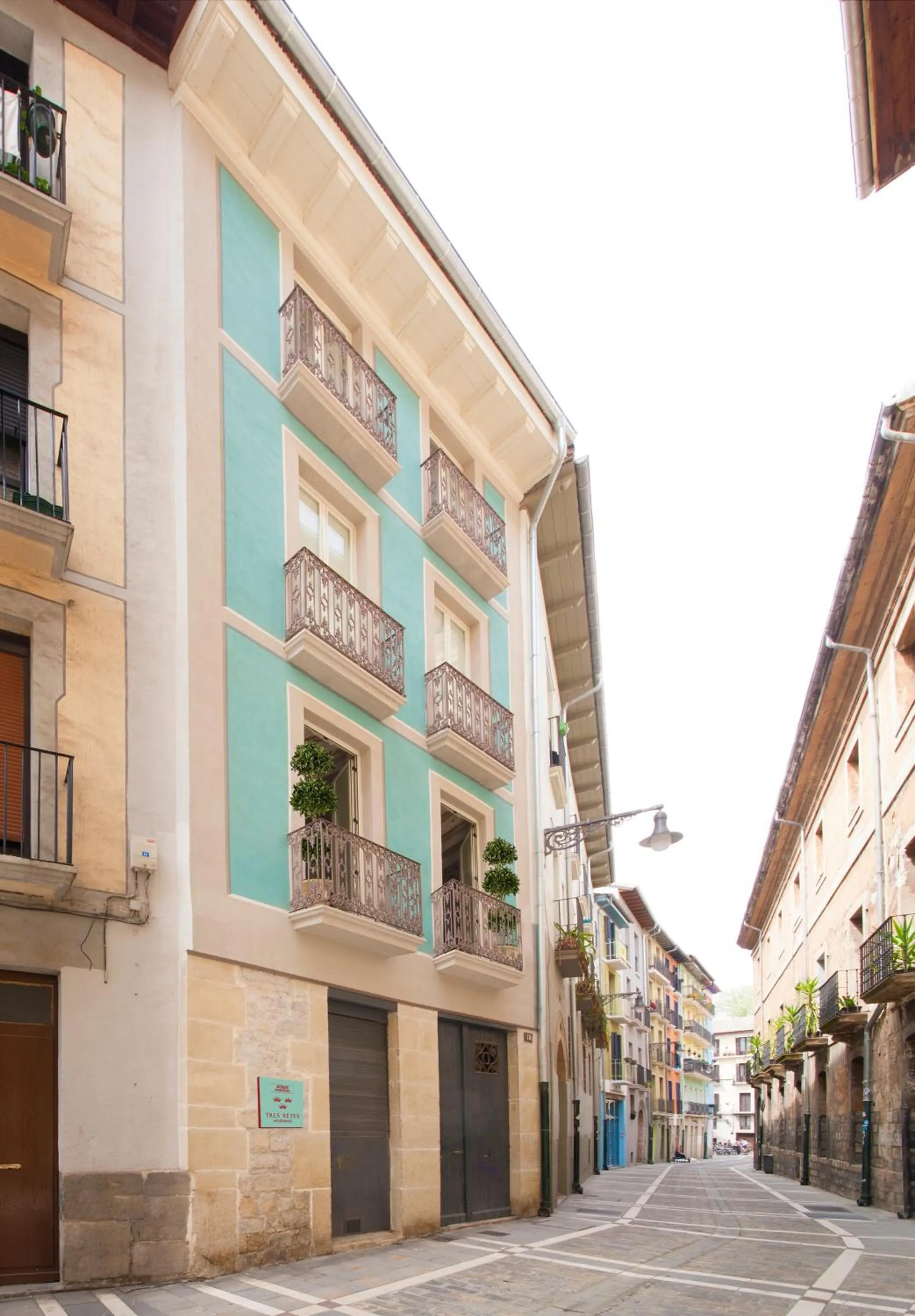 Antique Pamplona Tres Reyes Apartments