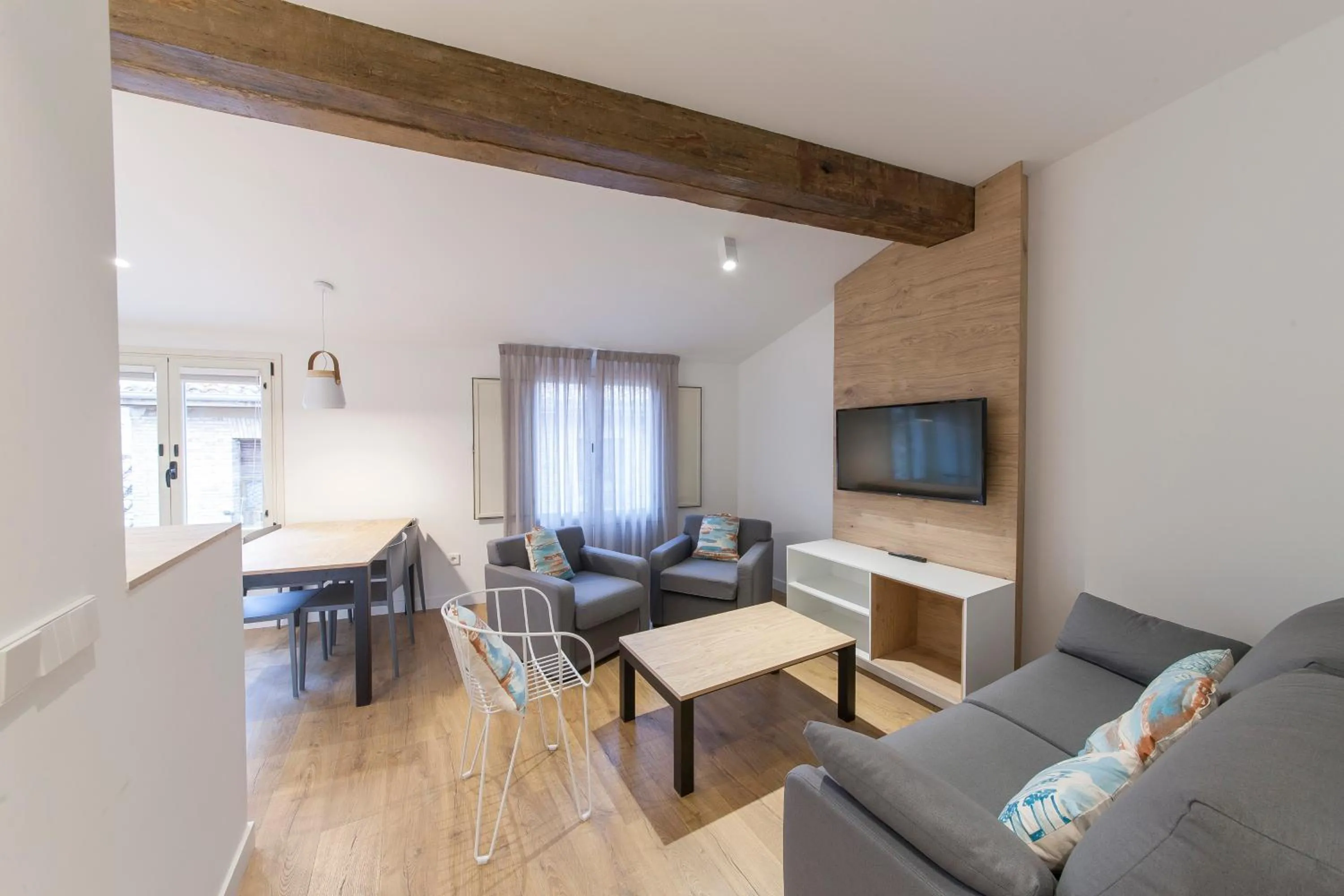 Superior Apartment in Antique Pamplona Tres Reyes Apartments