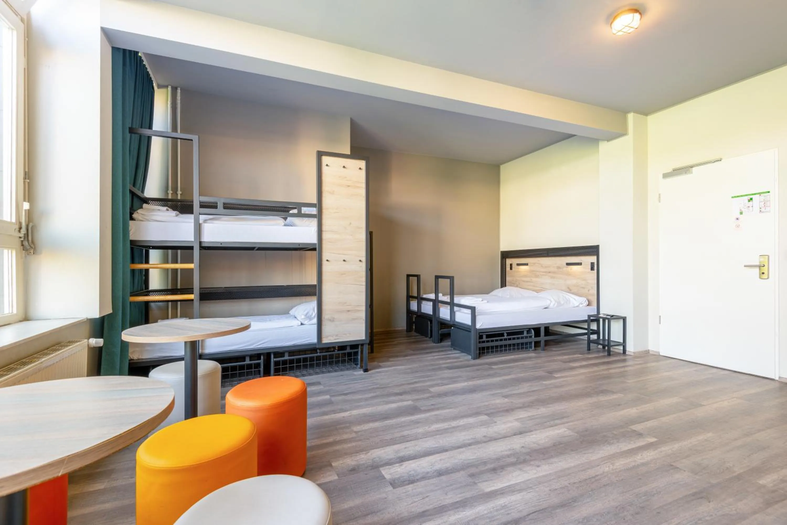 Photo of the whole room, Bed in a&o Frankfurt Galluswarte