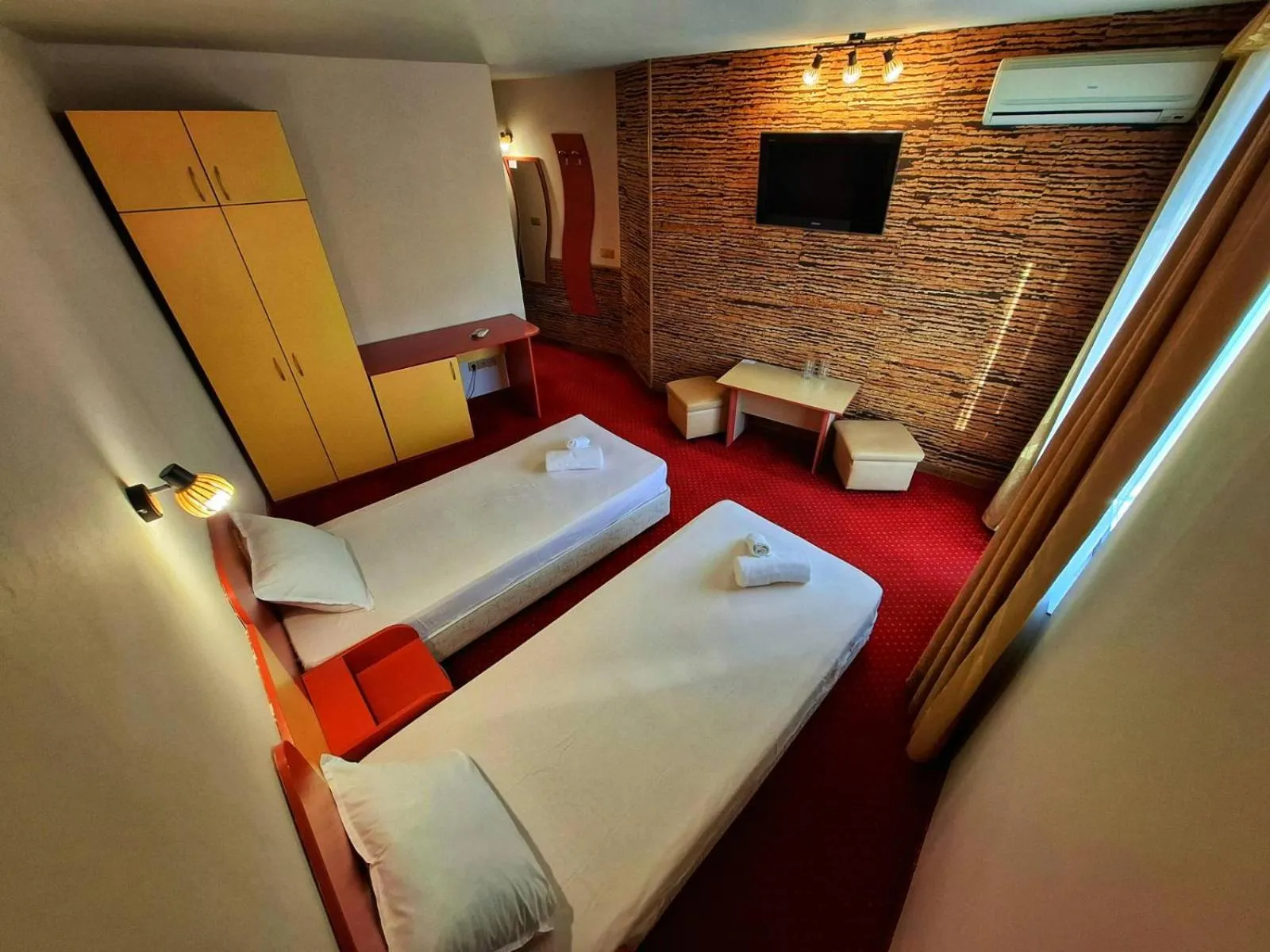 Balcony/Terrace, Bed in Korona Hotel