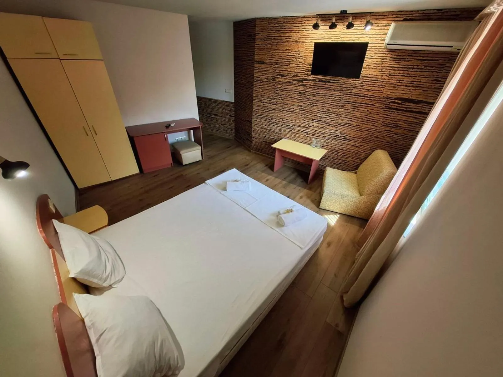 Bedroom, Bed in Korona Hotel