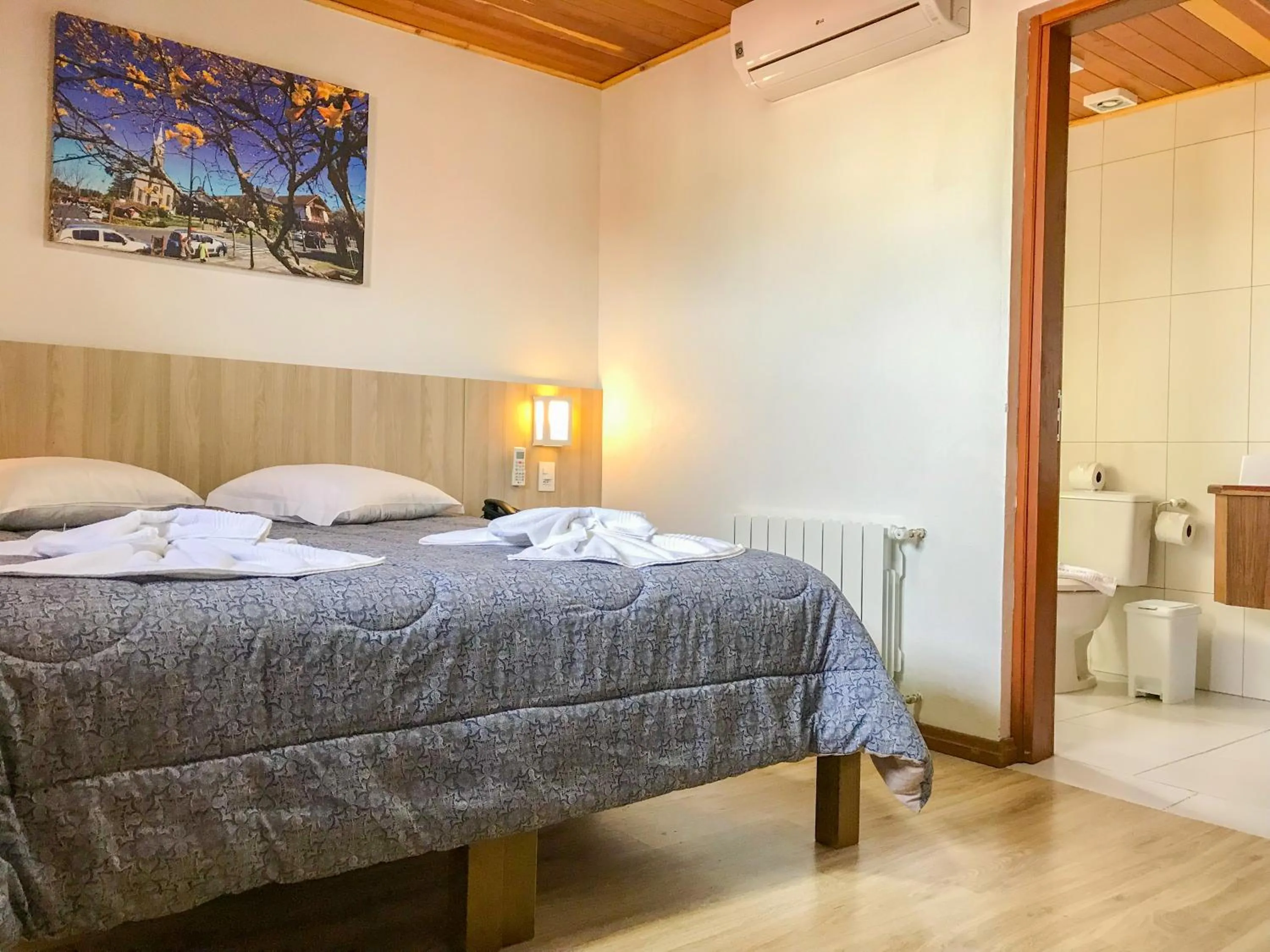 Bedroom, Bed in Hotel Triveneto Gramado