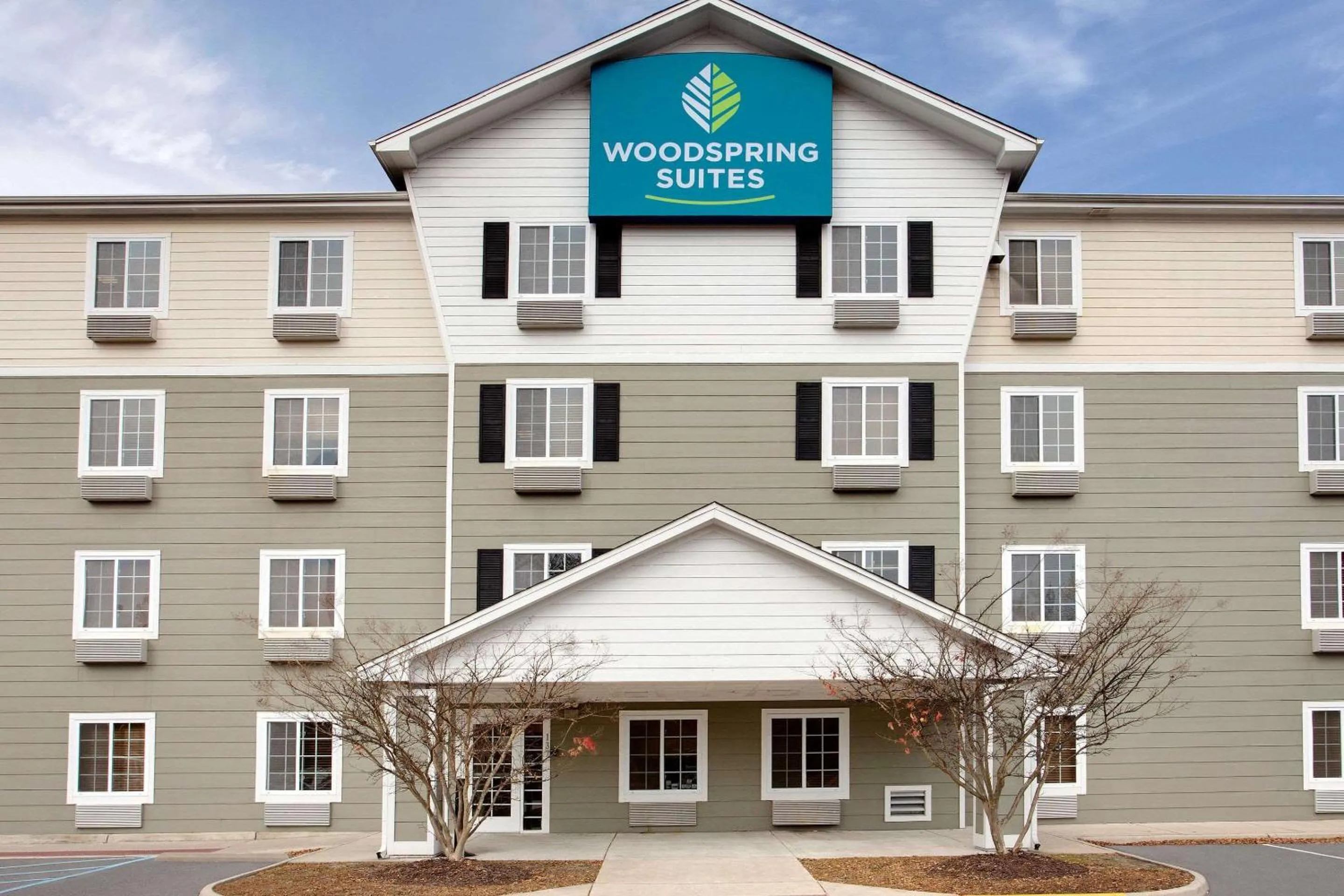 Property building in WoodSpring Suites Chesapeake-Norfolk South