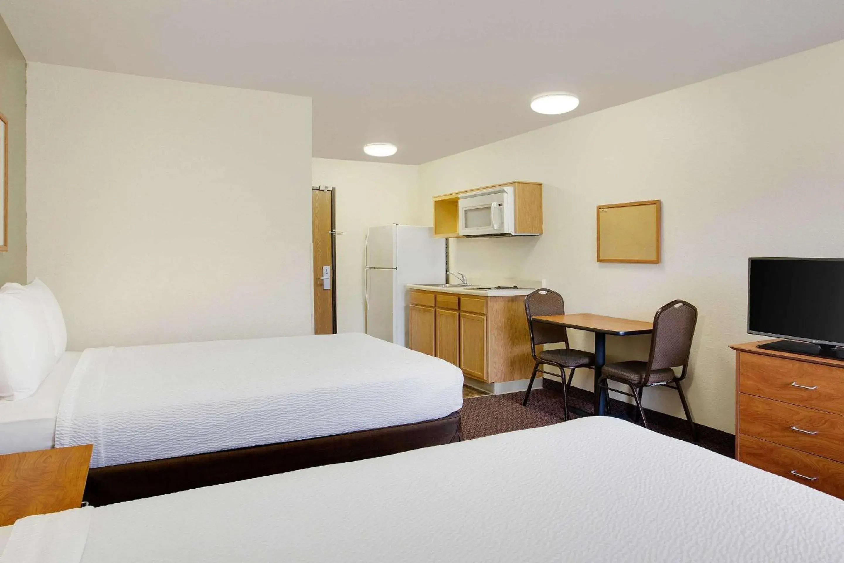 Queen Room with Two Queen Beds - Smoking in WoodSpring Suites Chesapeake-Norfolk South Queen Room with Two Queen Beds - Smoking in WoodSpring Suites Chesapeake-Norfolk South