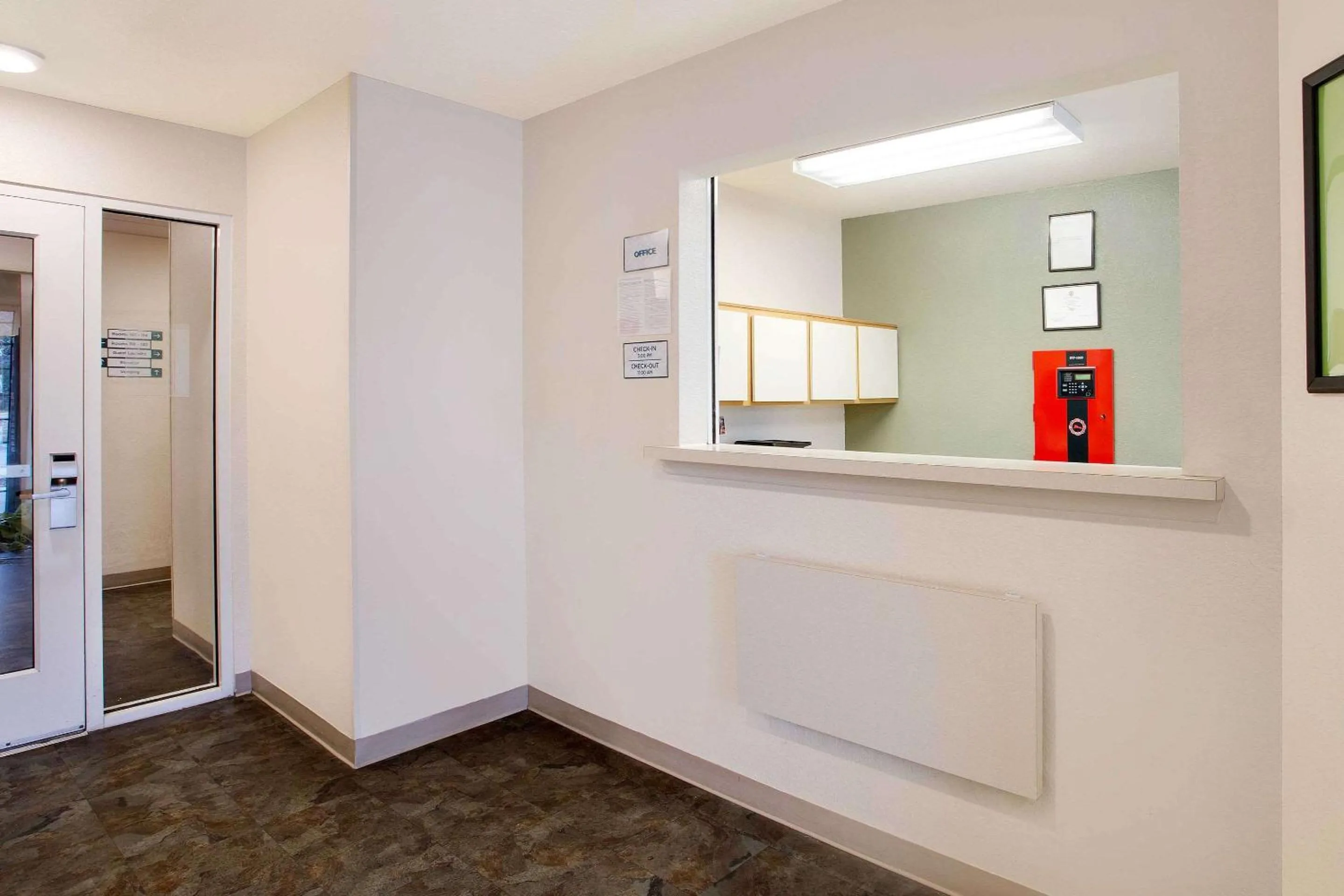 Lobby or reception in WoodSpring Suites Chesapeake-Norfolk South
