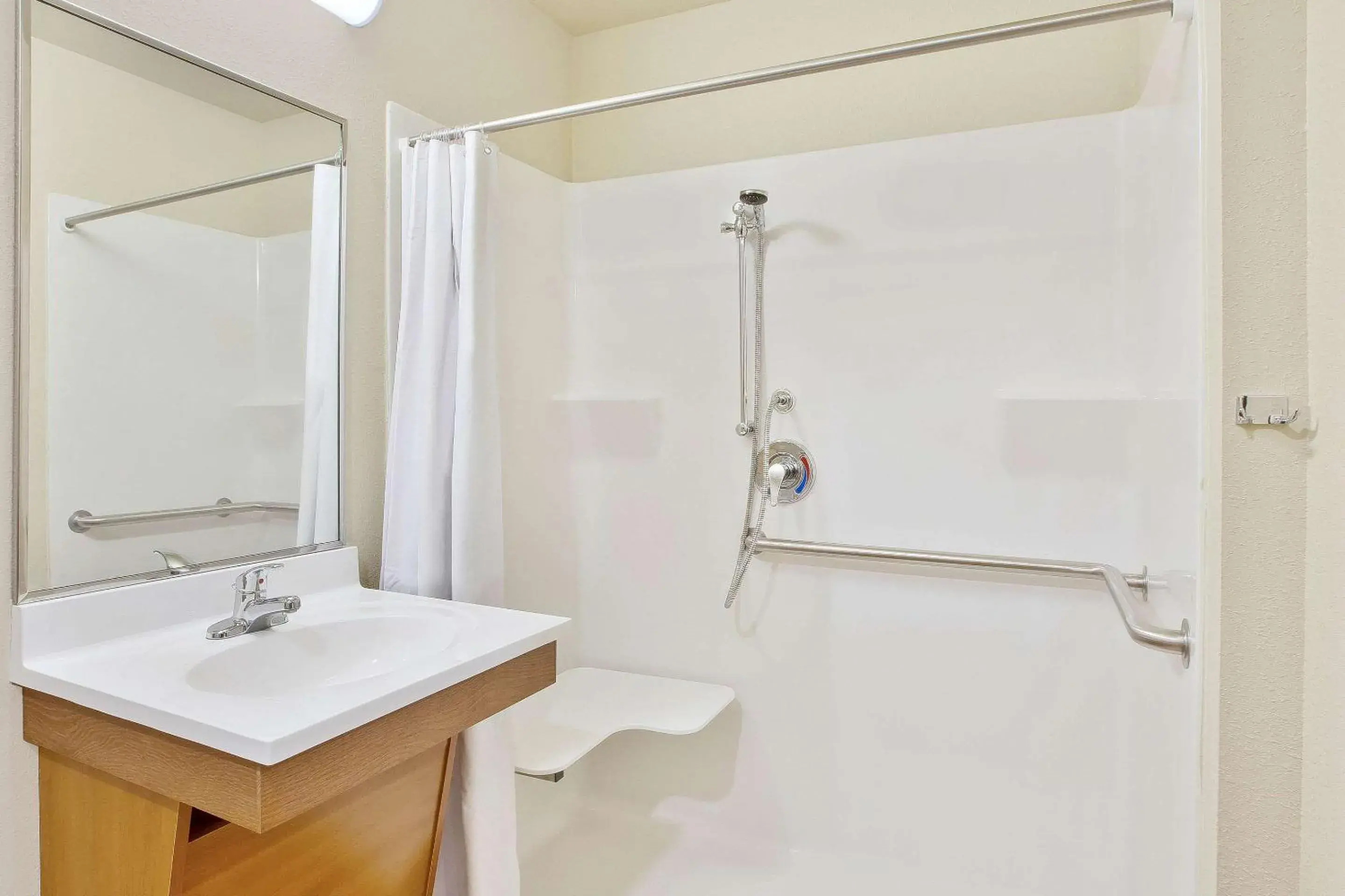 Queen Suite - Accessible/Non-Smoking in WoodSpring Suites Chesapeake-Norfolk South Queen Suite - Accessible/Non-Smoking in WoodSpring Suites Chesapeake-Norfolk South