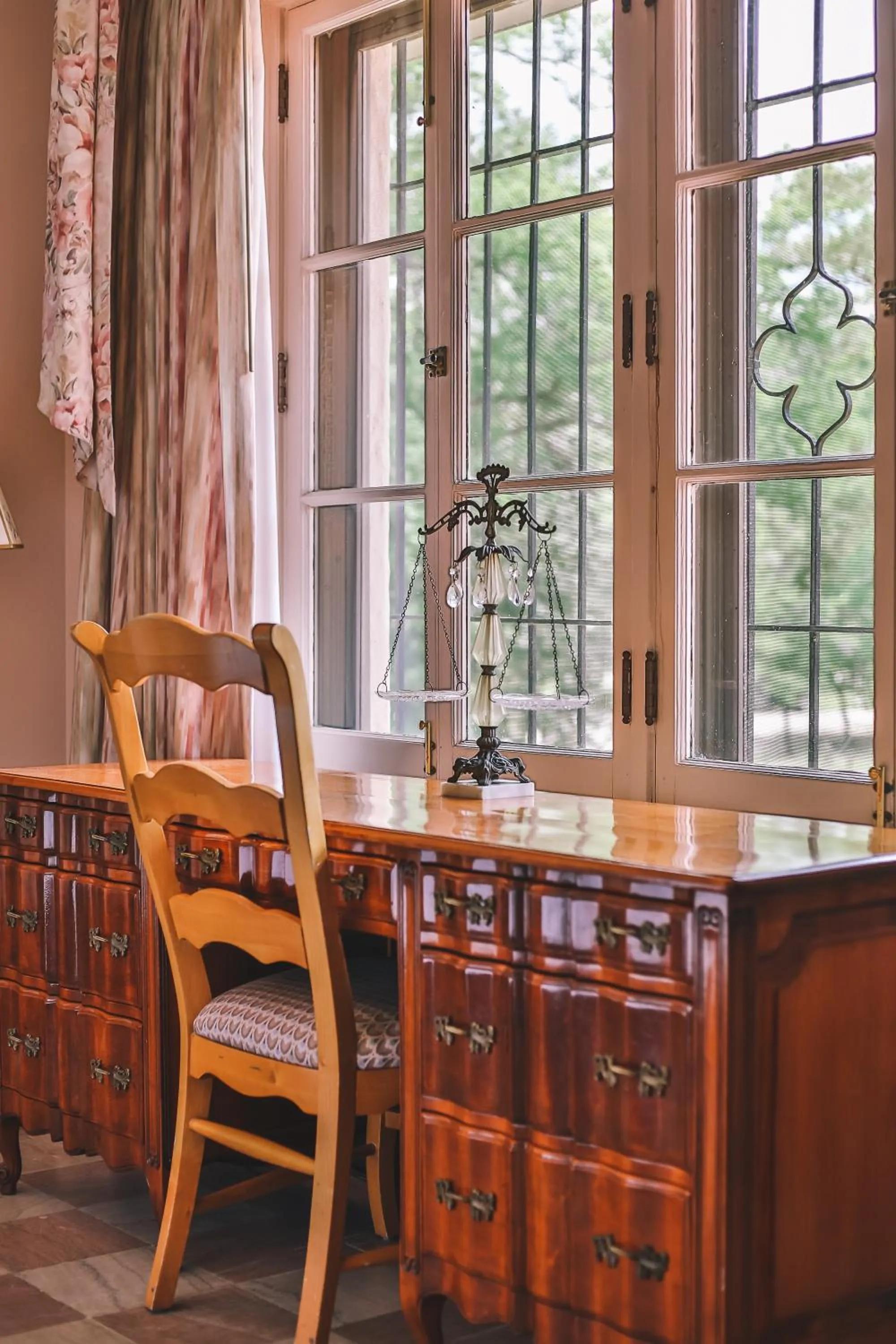 hair dresser in The Lodge at Wakulla Springs