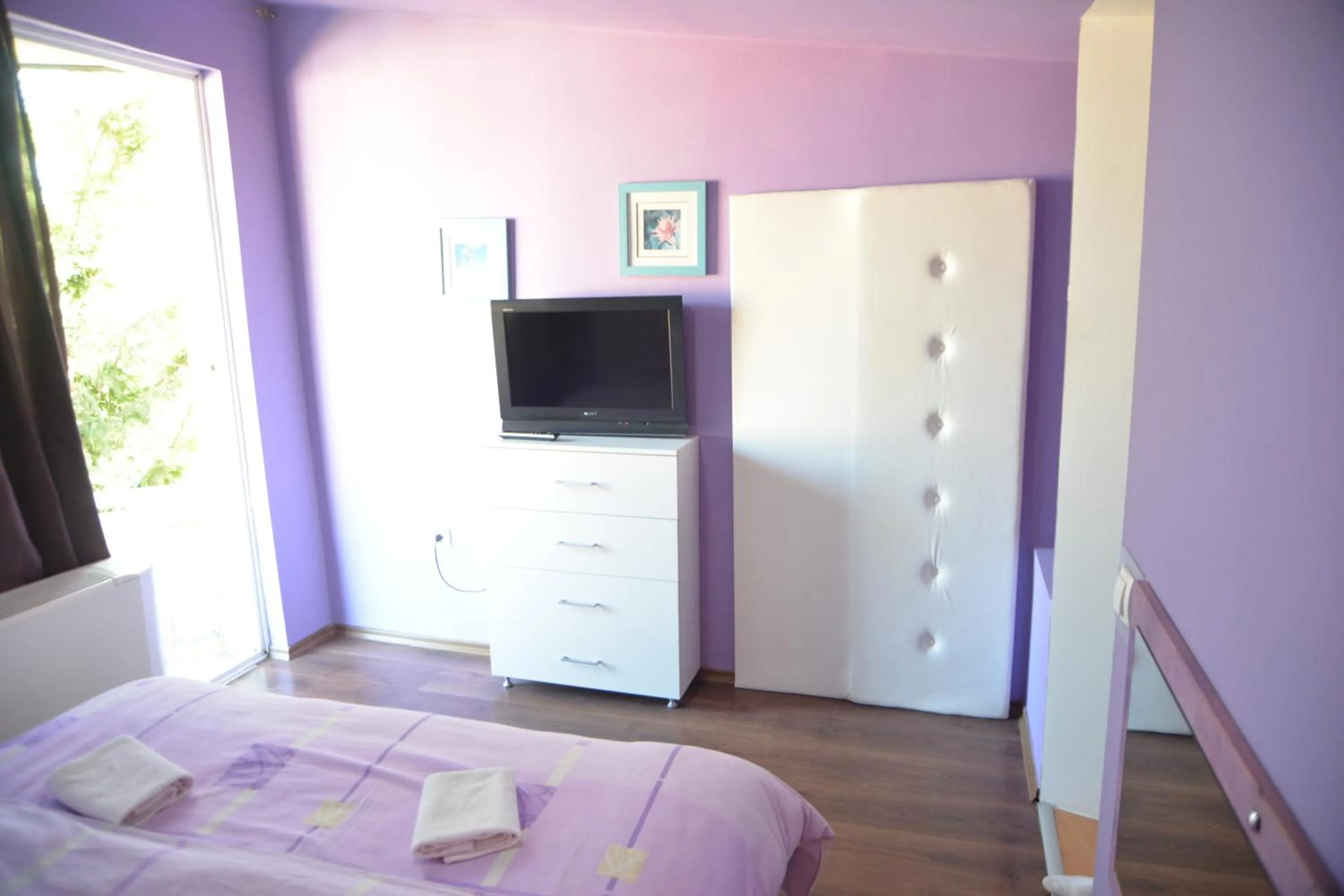 Photo of the whole room, Bed in Aloha Apartments with pool