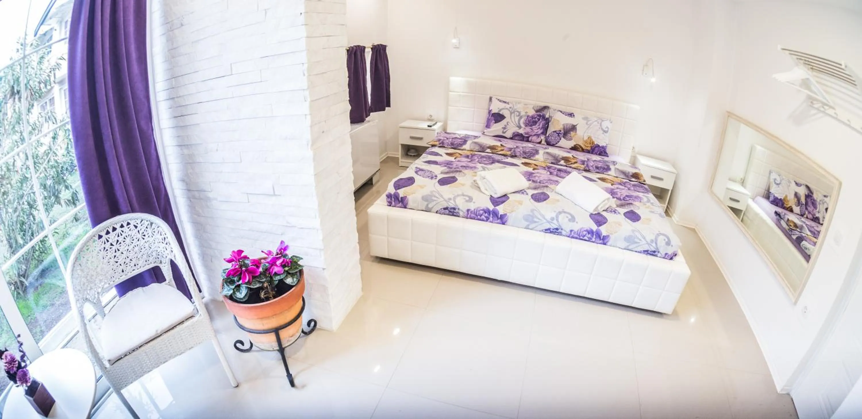 Bedroom, Bed in Aloha Apartments with pool