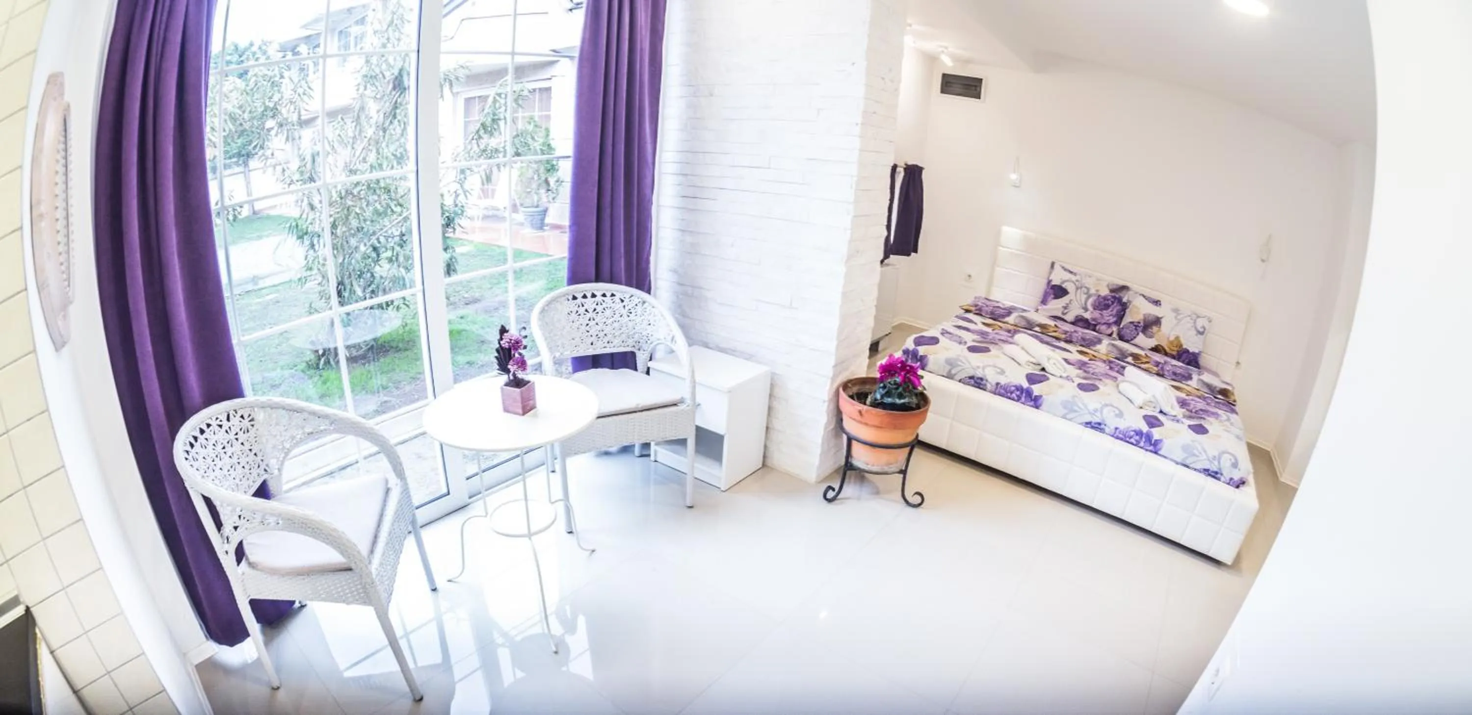 Bedroom, Bed in Aloha Apartments with pool