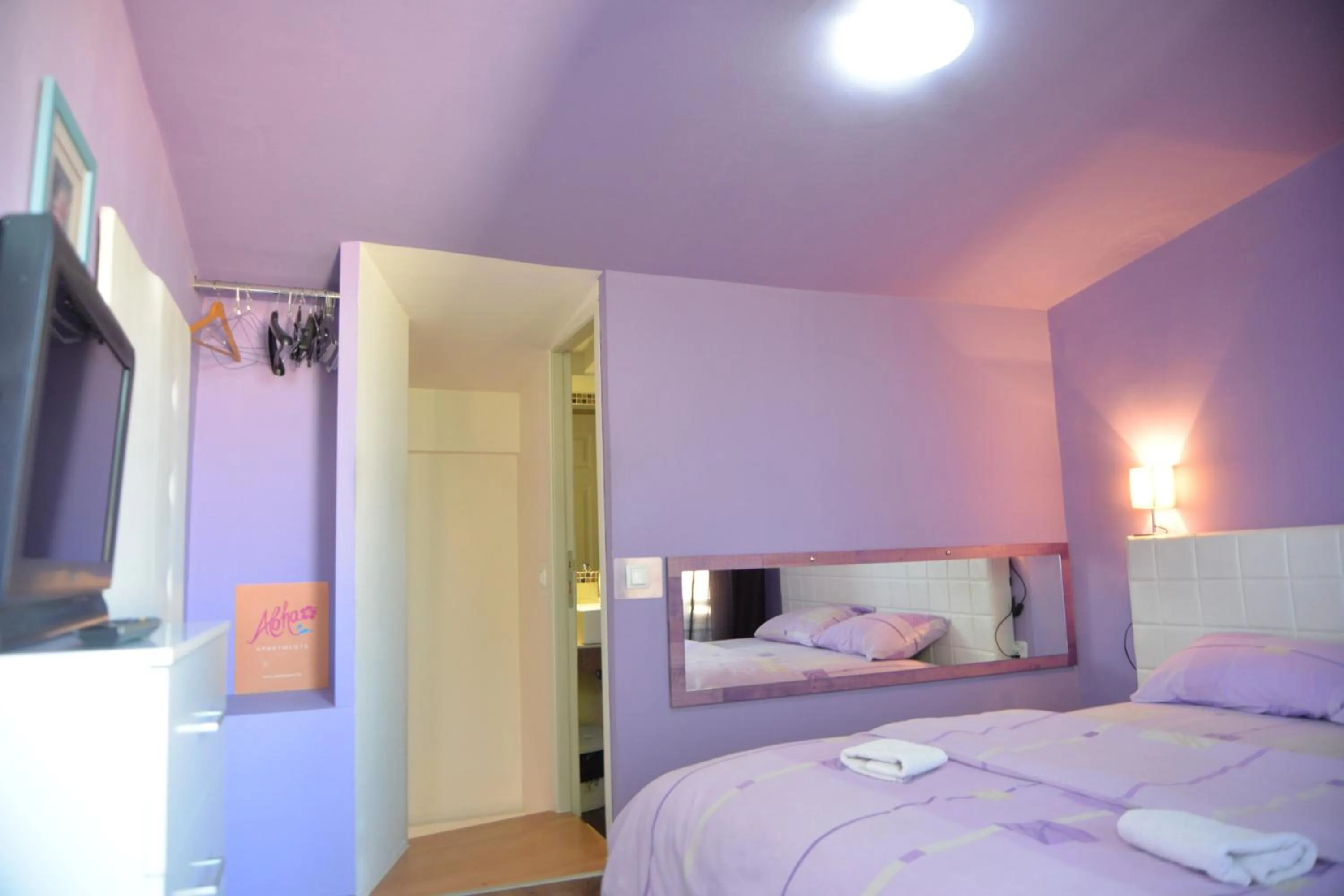 Photo of the whole room, Bed in Aloha Apartments with pool