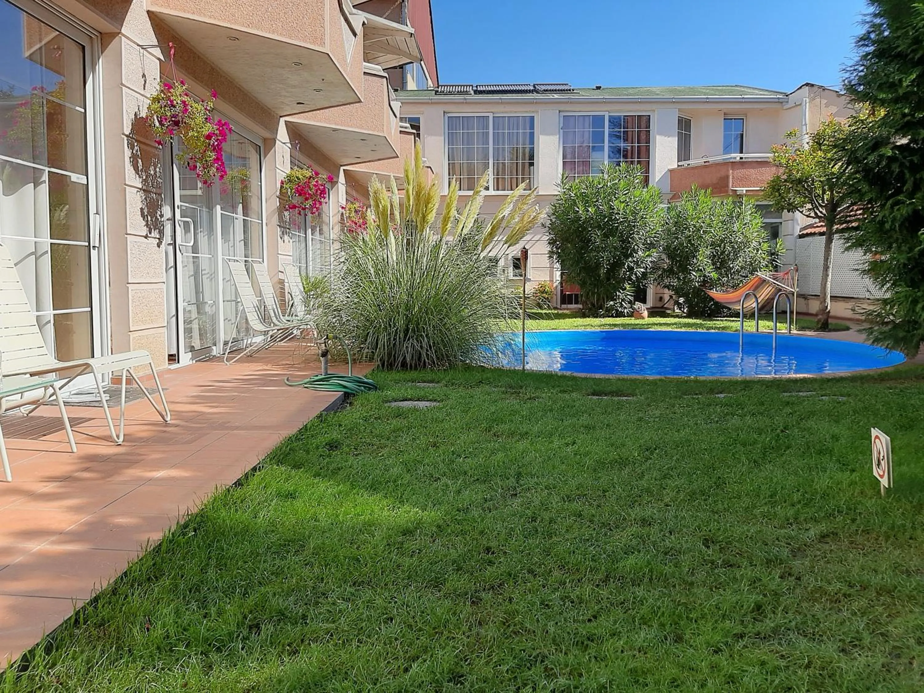 Garden view in Aloha Apartments with pool