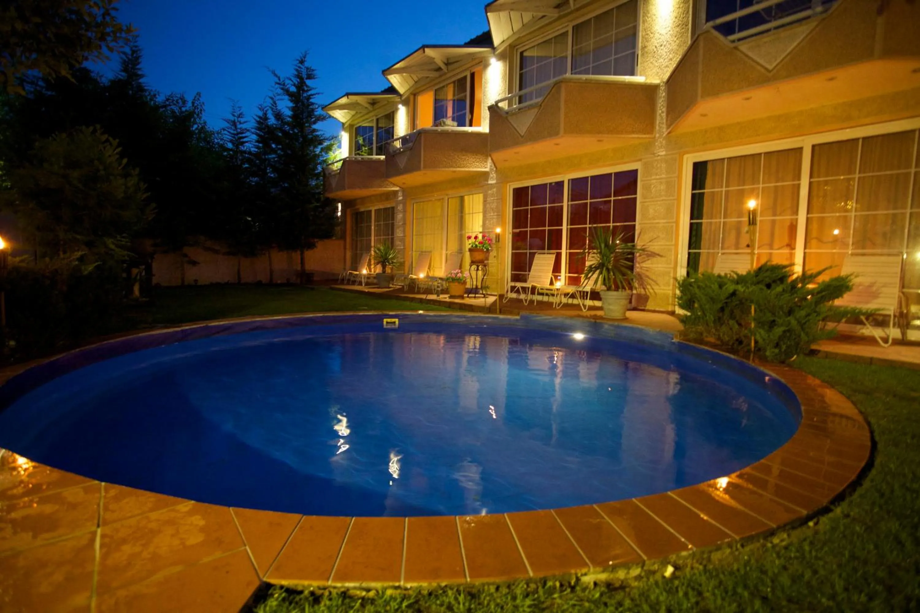 Garden view in Aloha Apartments with pool