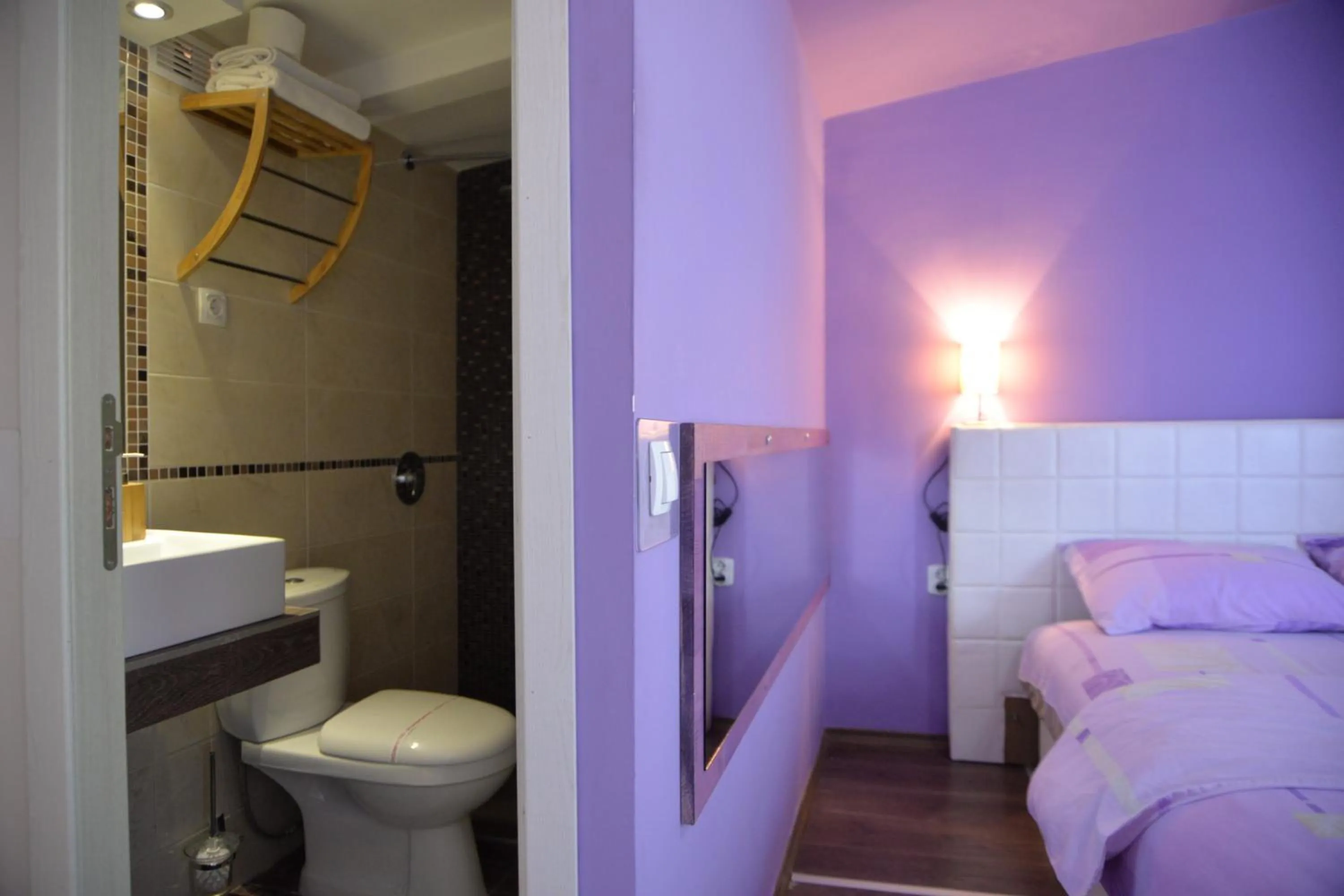 Decorative detail, Bed in Aloha Apartments with pool