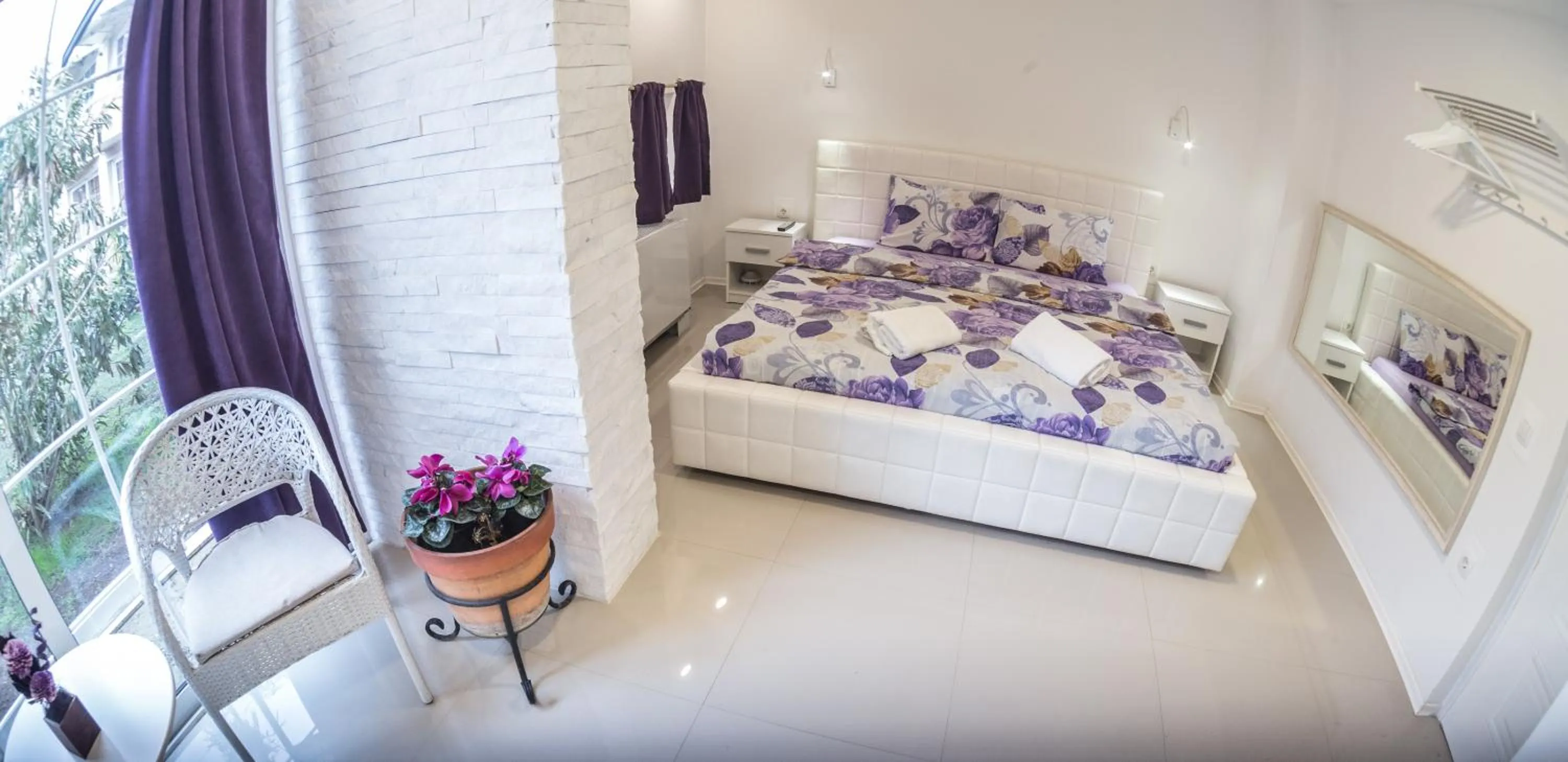 Photo of the whole room, Bed in Aloha Apartments with pool