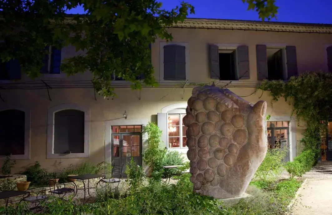 Garden in Logis Hotel - Restaurant La Marbrerie Garden in Logis Hotel - Restaurant La Marbrerie