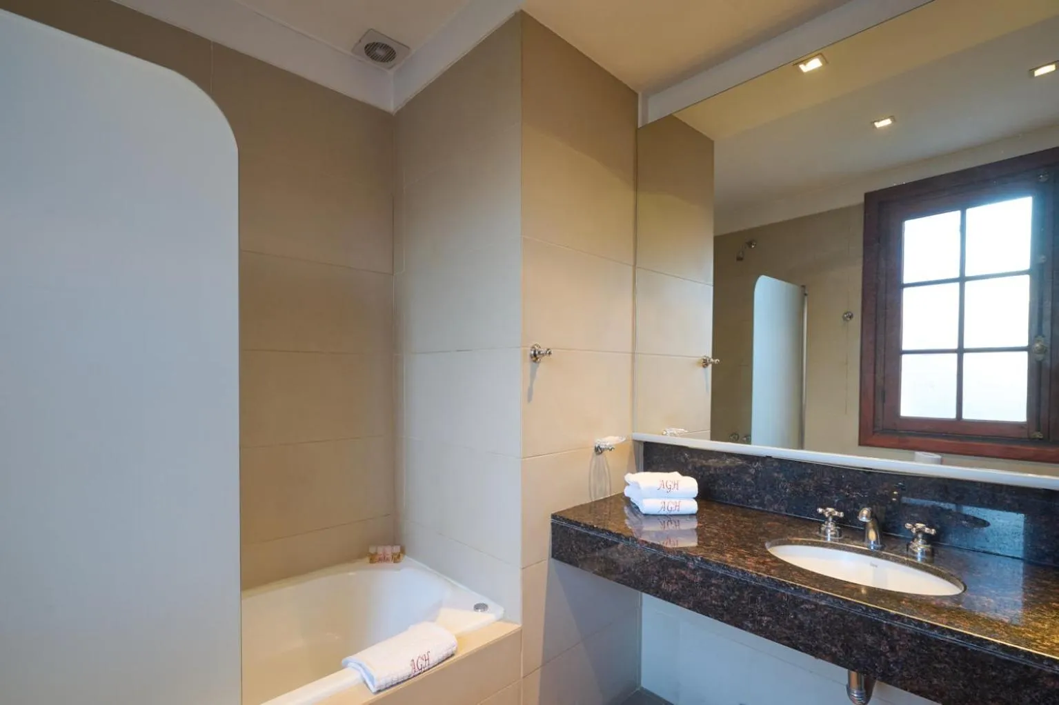 Bath in Altos de Guemes Hotel