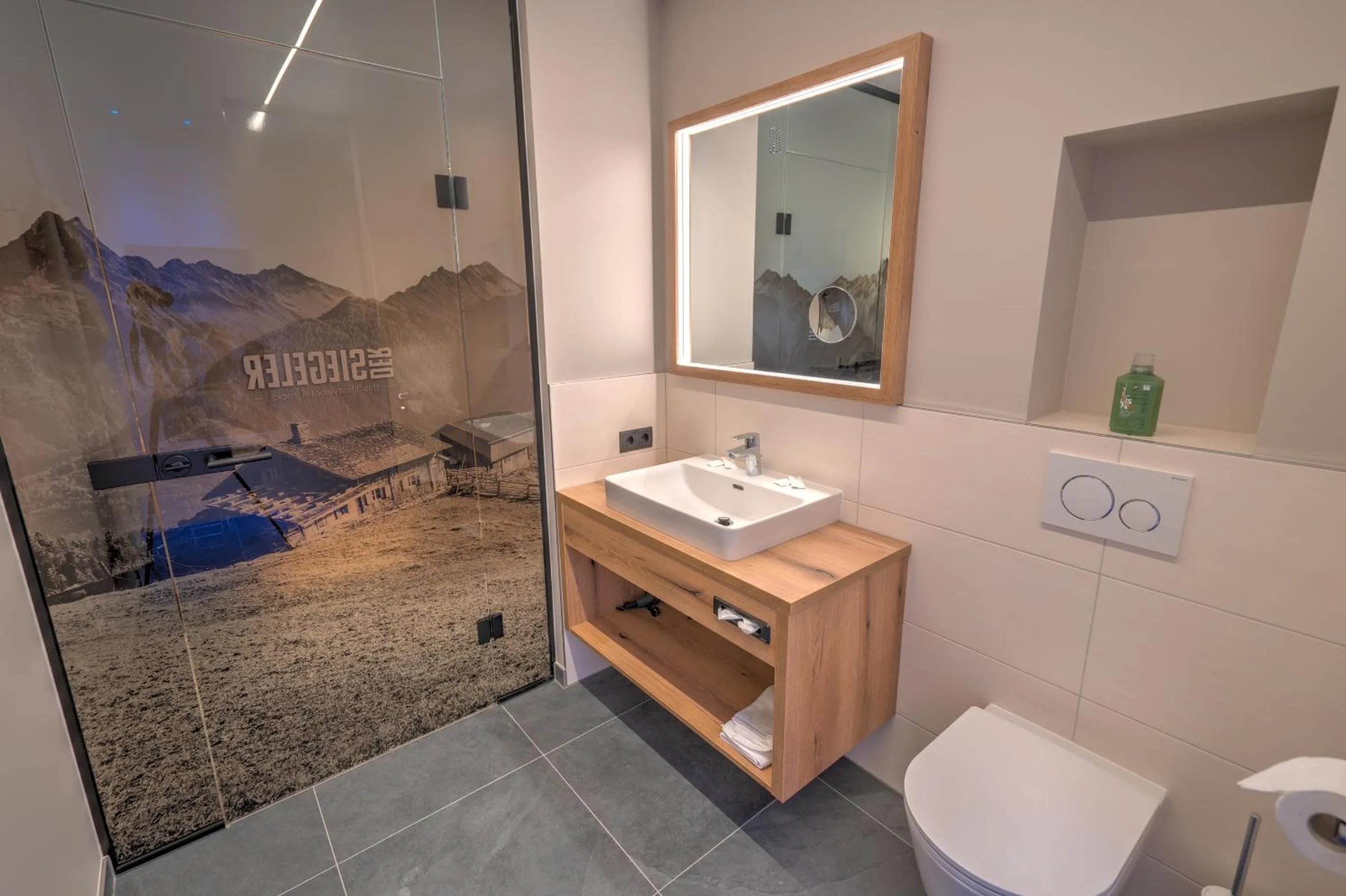 Bathroom in Der Siegeler B&B - this lifestylehotel rocks